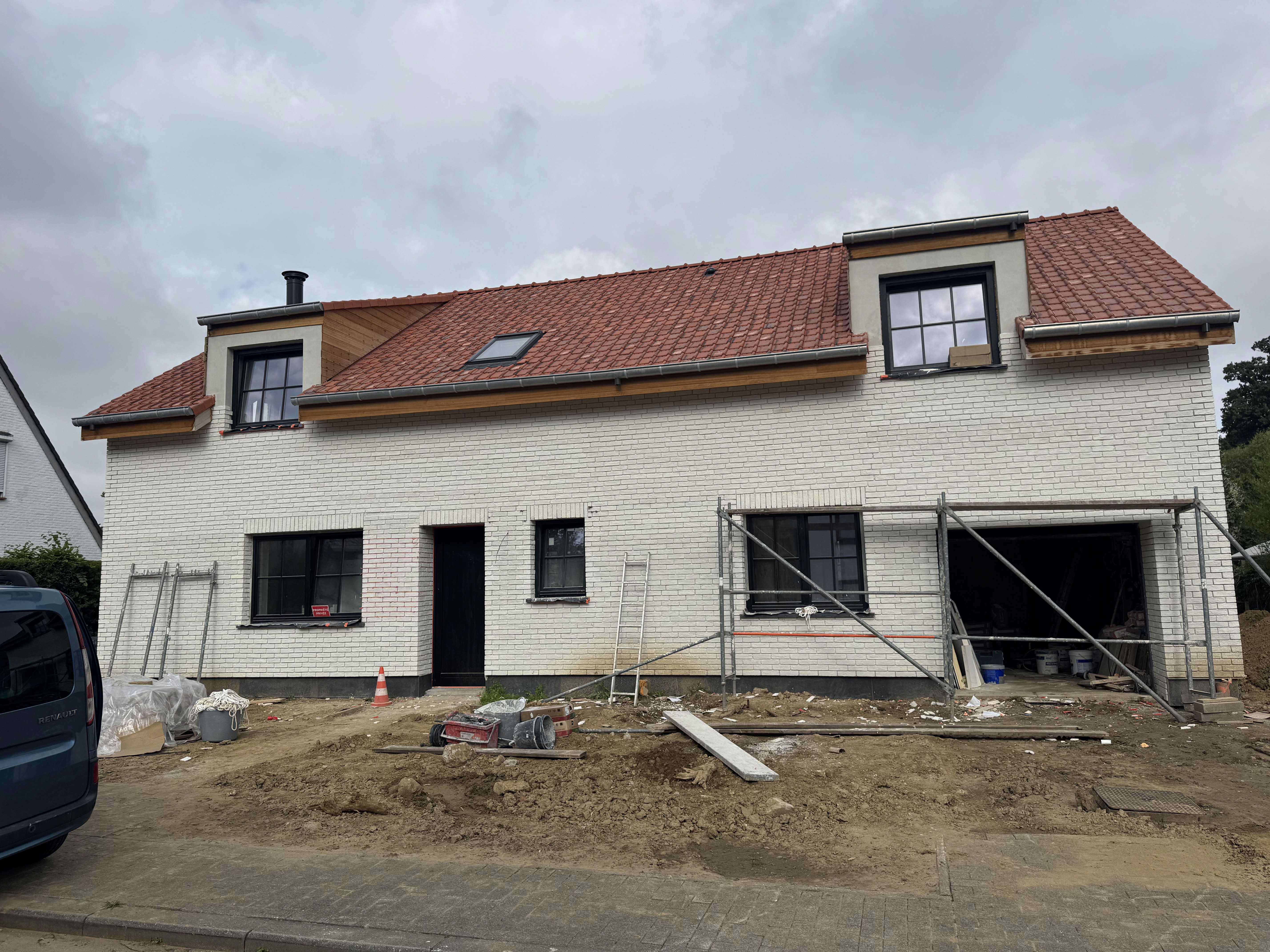 mid-range-view-of-the-villa-s-private-beach-entran