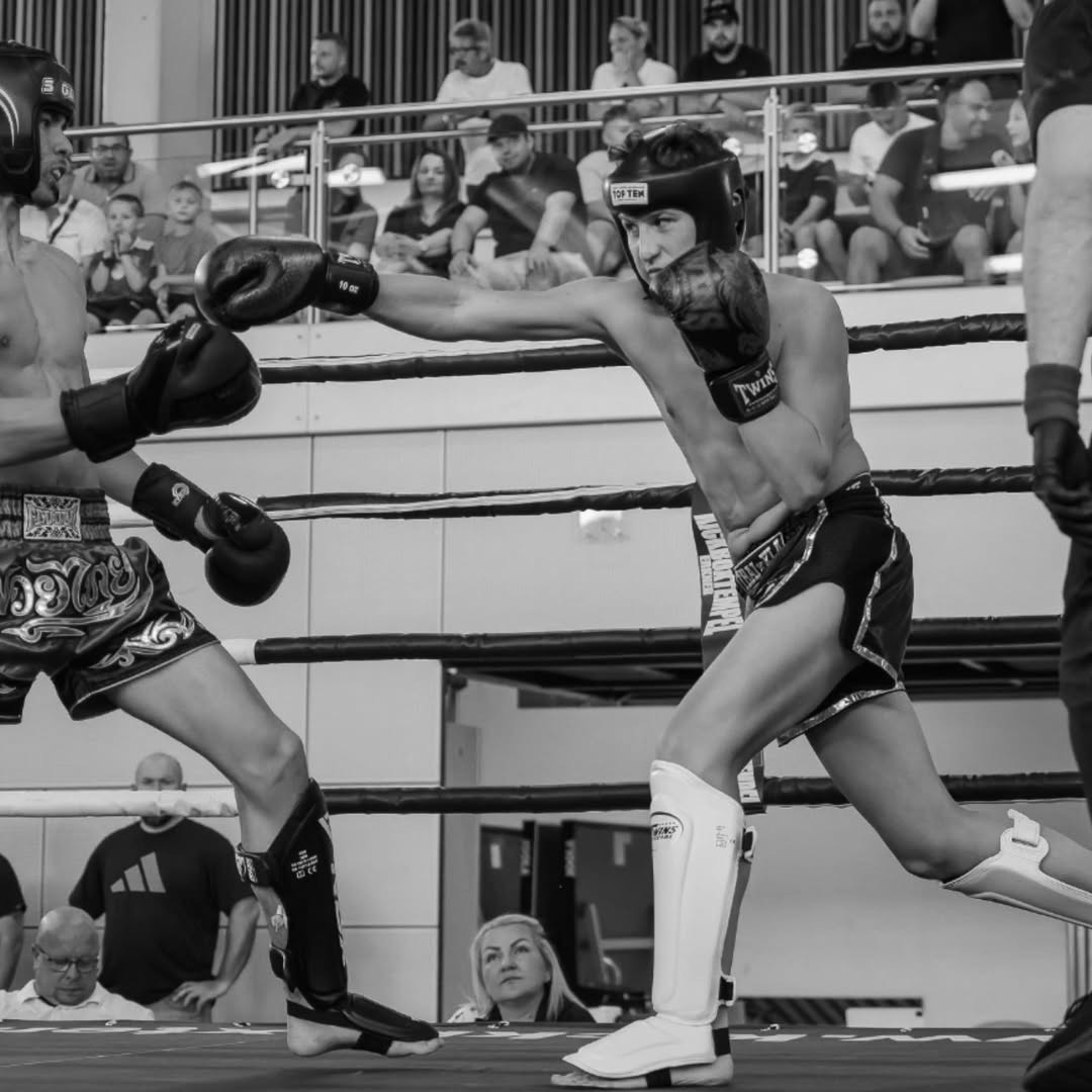Photo of a teenager punching his opponent at a tournament