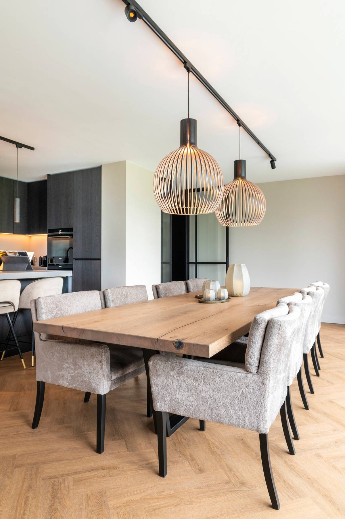 woonkeuken neutrale kleuren en interieur