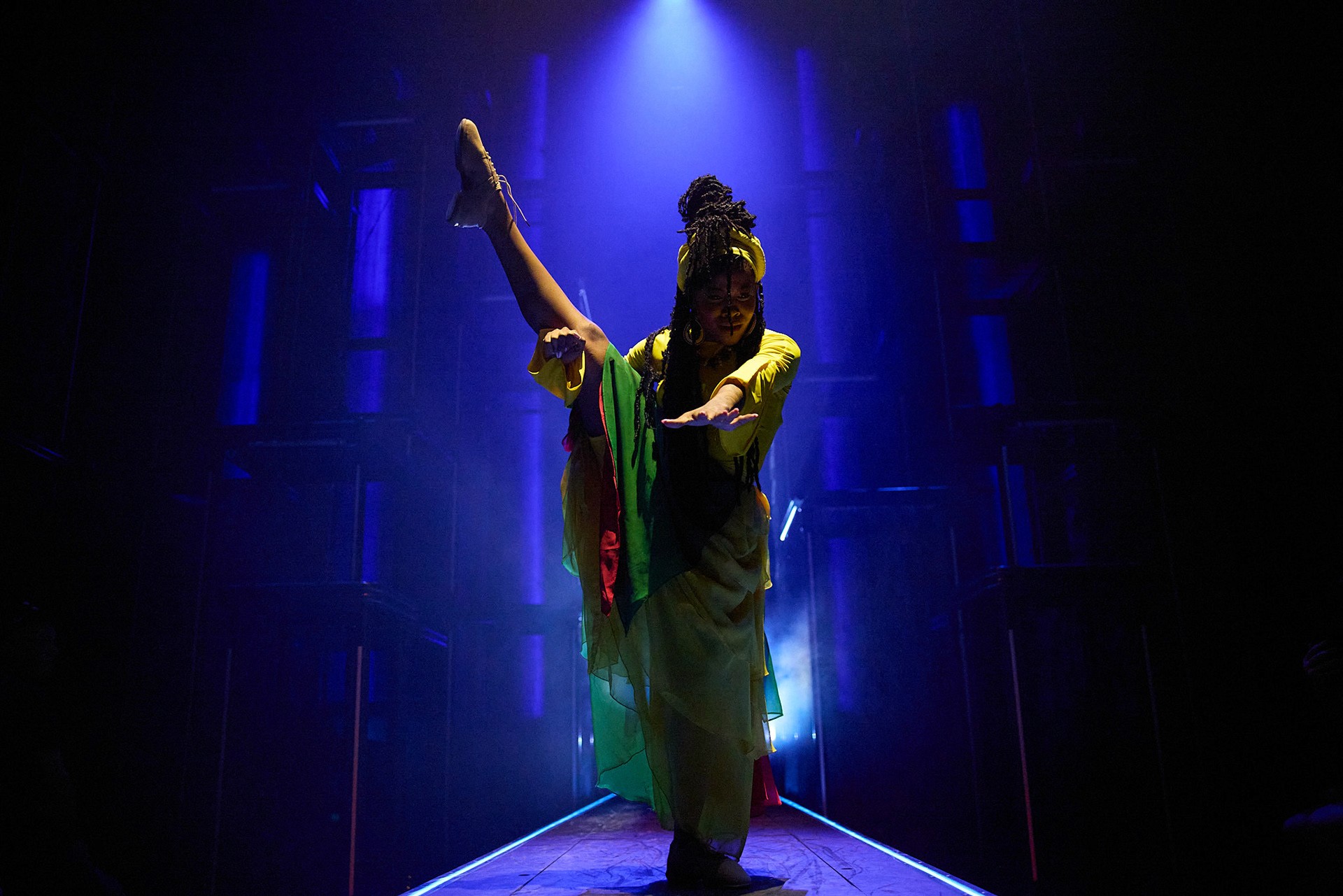 Female performer representing the women who supported Bob