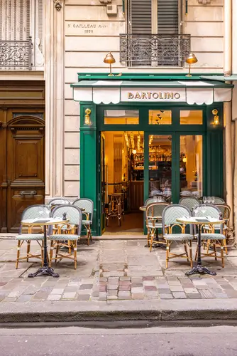 Photo de la devanture du restaurant, au coeur de Saint-Germain-des-Prés à Paris 6e arrondissement