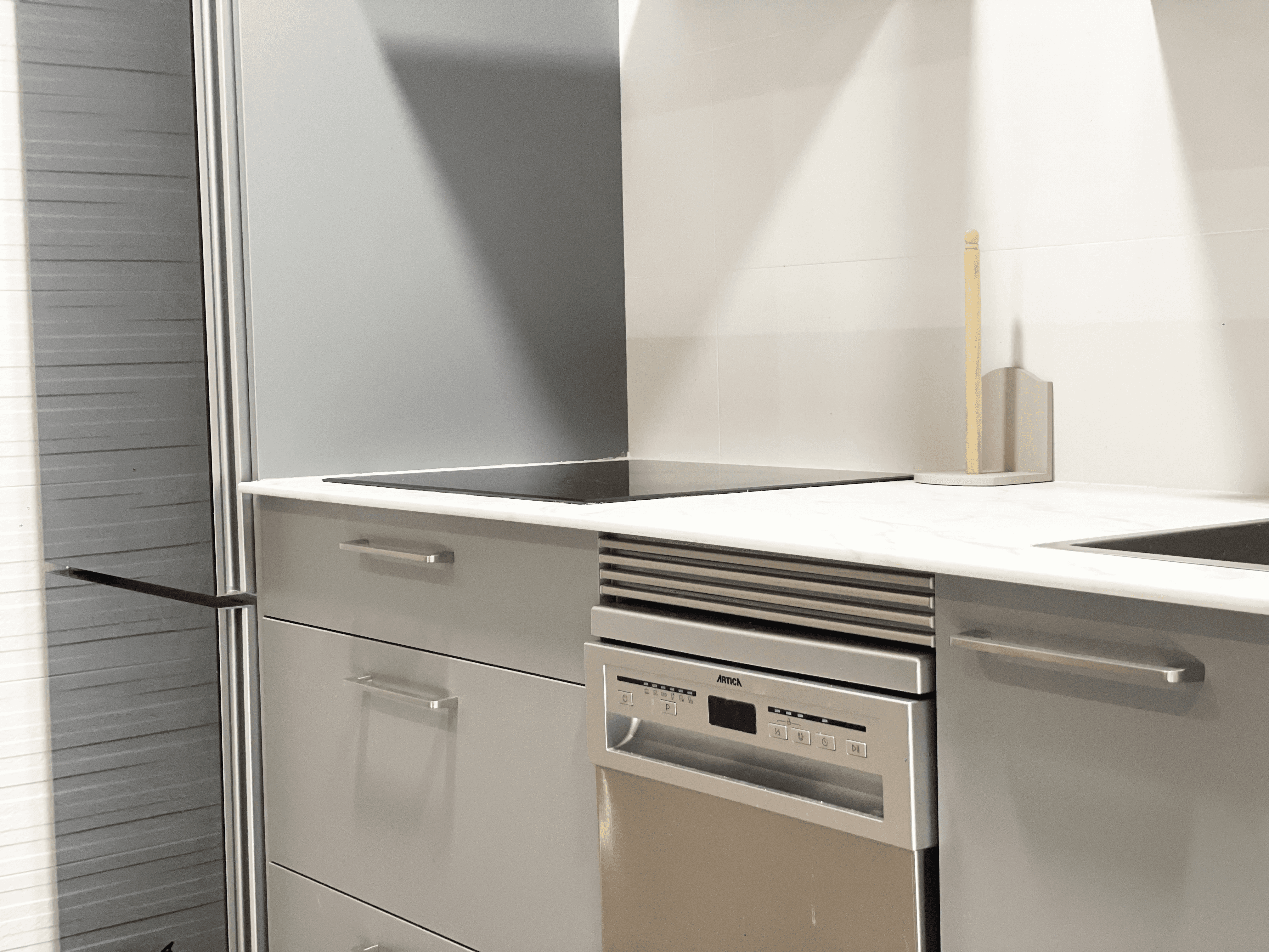 cocina moderna de piso en venta en Ávila con electrodomésticos integrados