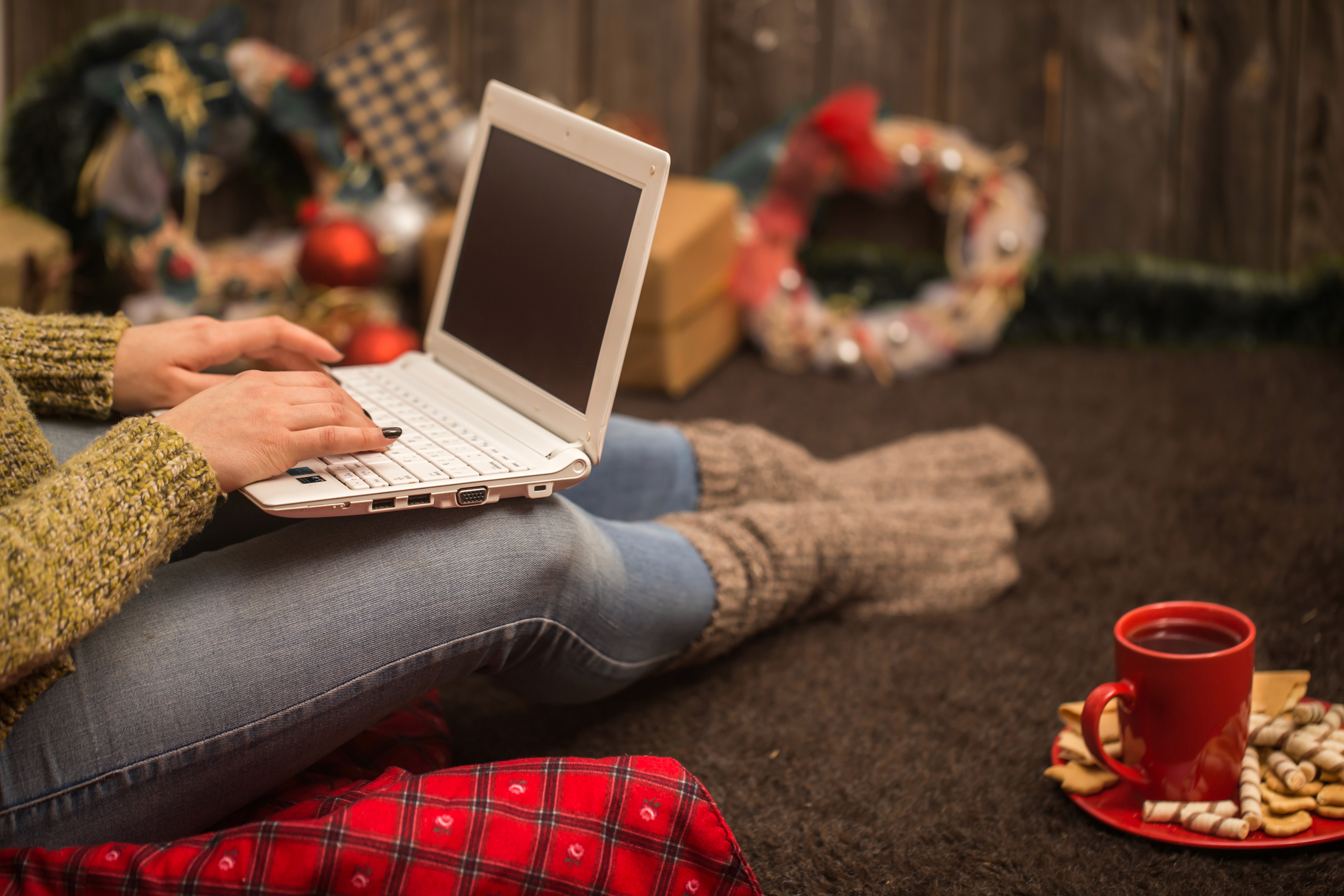 Discover 5 proven content marketing tips for the holiday season — from repurposing past content to emotional storytelling — optimized for B2B and B2C brands.