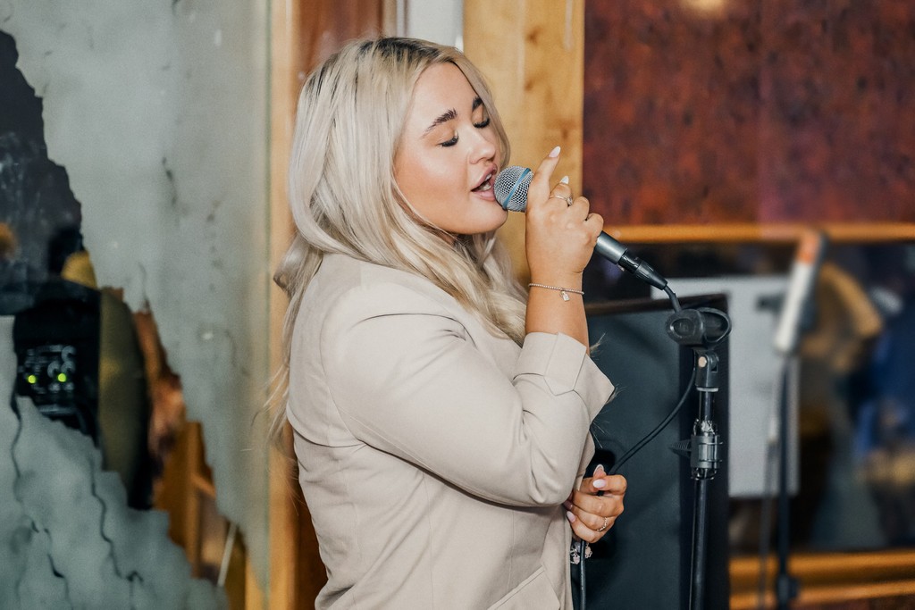 Amber Beckinsale Vocalist 3