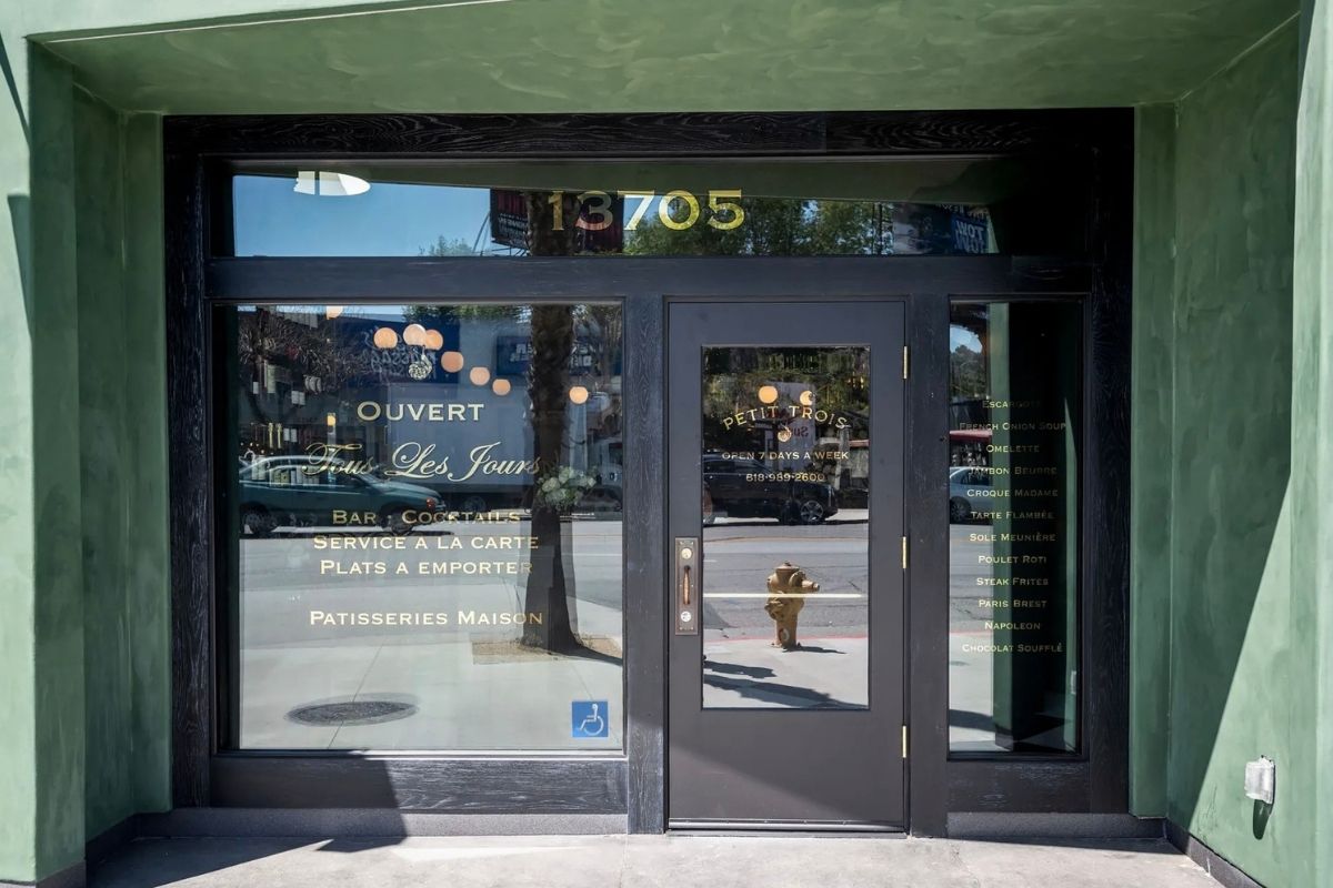 Front of Petit Trois Sherman Oaks