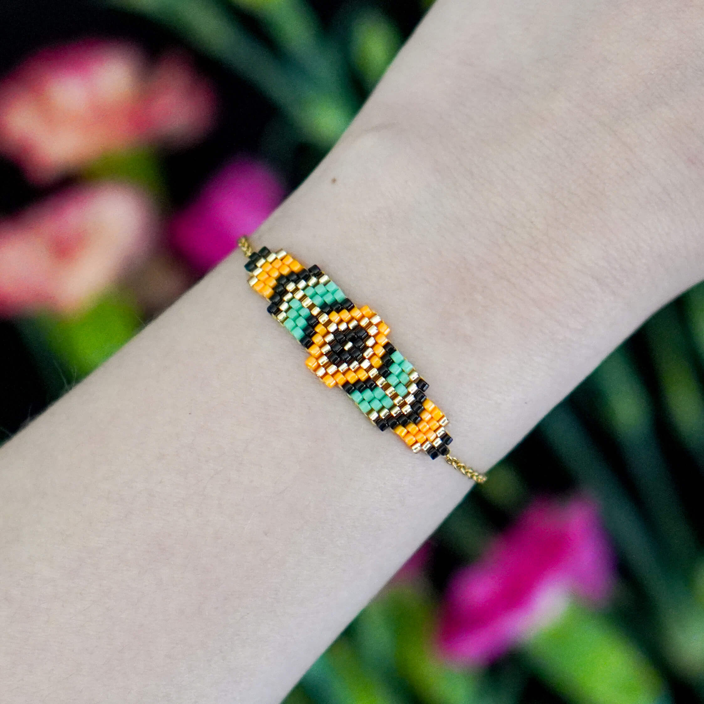 turkusowa pomarańczowa bransoletka geometryczna na łańcuszku na nadgarstku