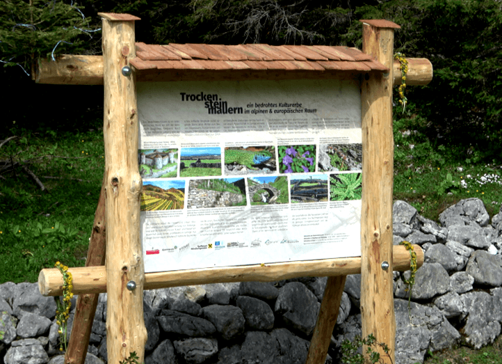 Schautafeln Almmauer Foto von Rainer Vogler