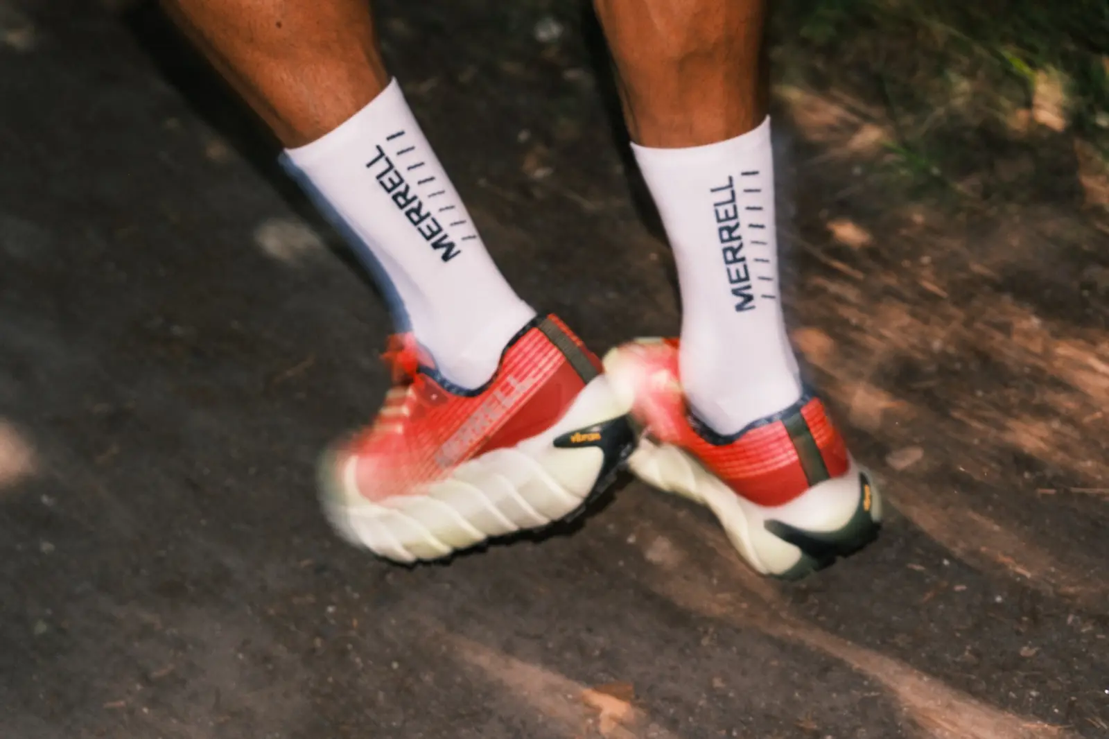 Zoom sur chaussures et chaussettes Merrell