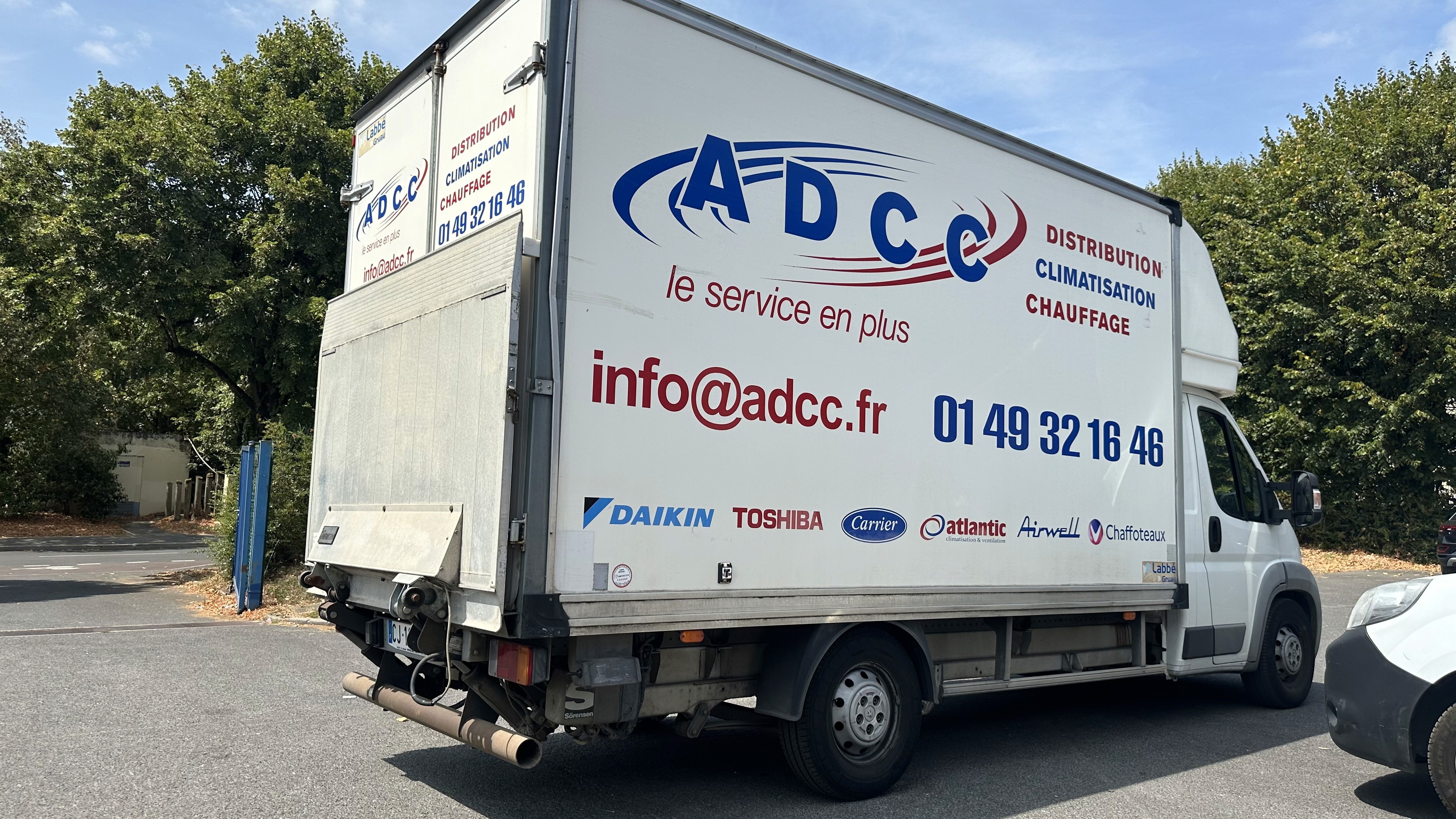 Équipe ADCC lors du chargement d’équipements CVC
