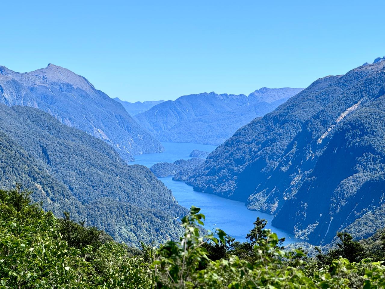 A panoramic introduction to the Doubtful Sound from the summit of Wilmot pass