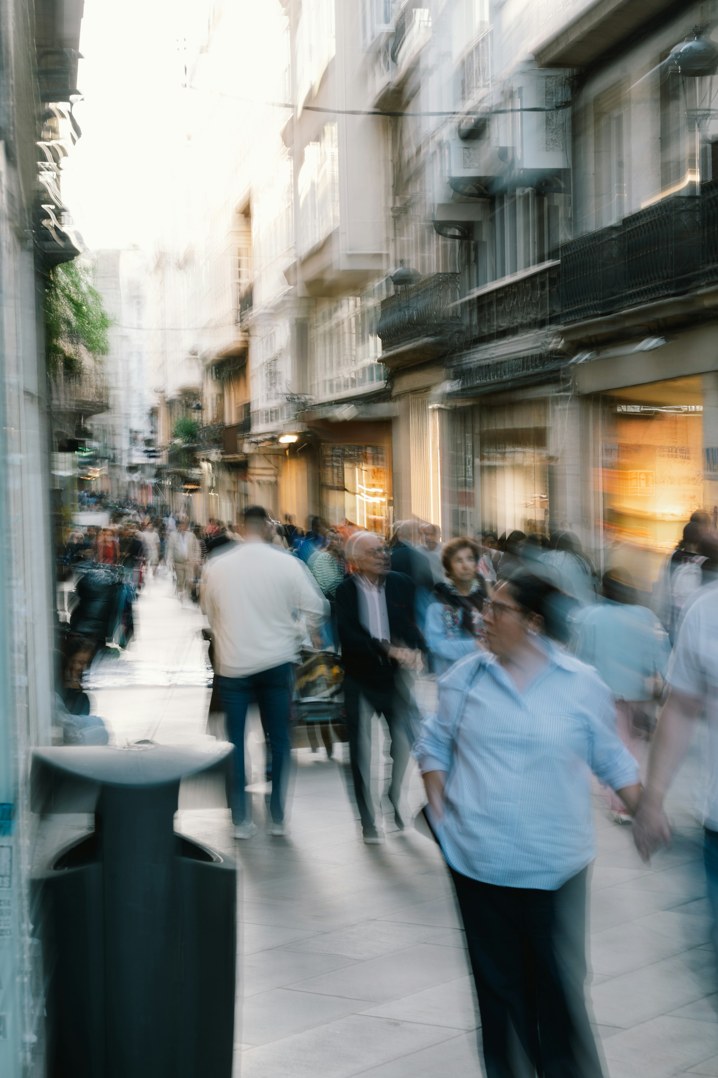 Dynamic picture of a cyclist riding downhill