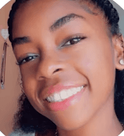 Photo d’une cliente témoignant de son expérience en kinésiologie