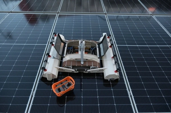 Robot de curatare profesionala a panourilor fotovoltaice Robsys RTM MINI Series