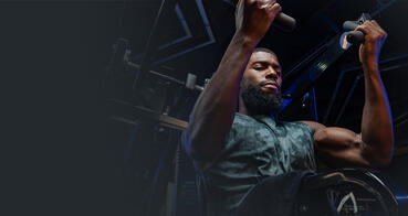 Entraînement qui vise à accroître ta force physique. Augmentation du volume musculaire, de la puissance, et de la résistance du corps.