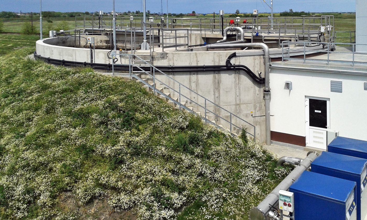 Circular CYCLATOR tank and plant building at Biharnagybajom, Hungary