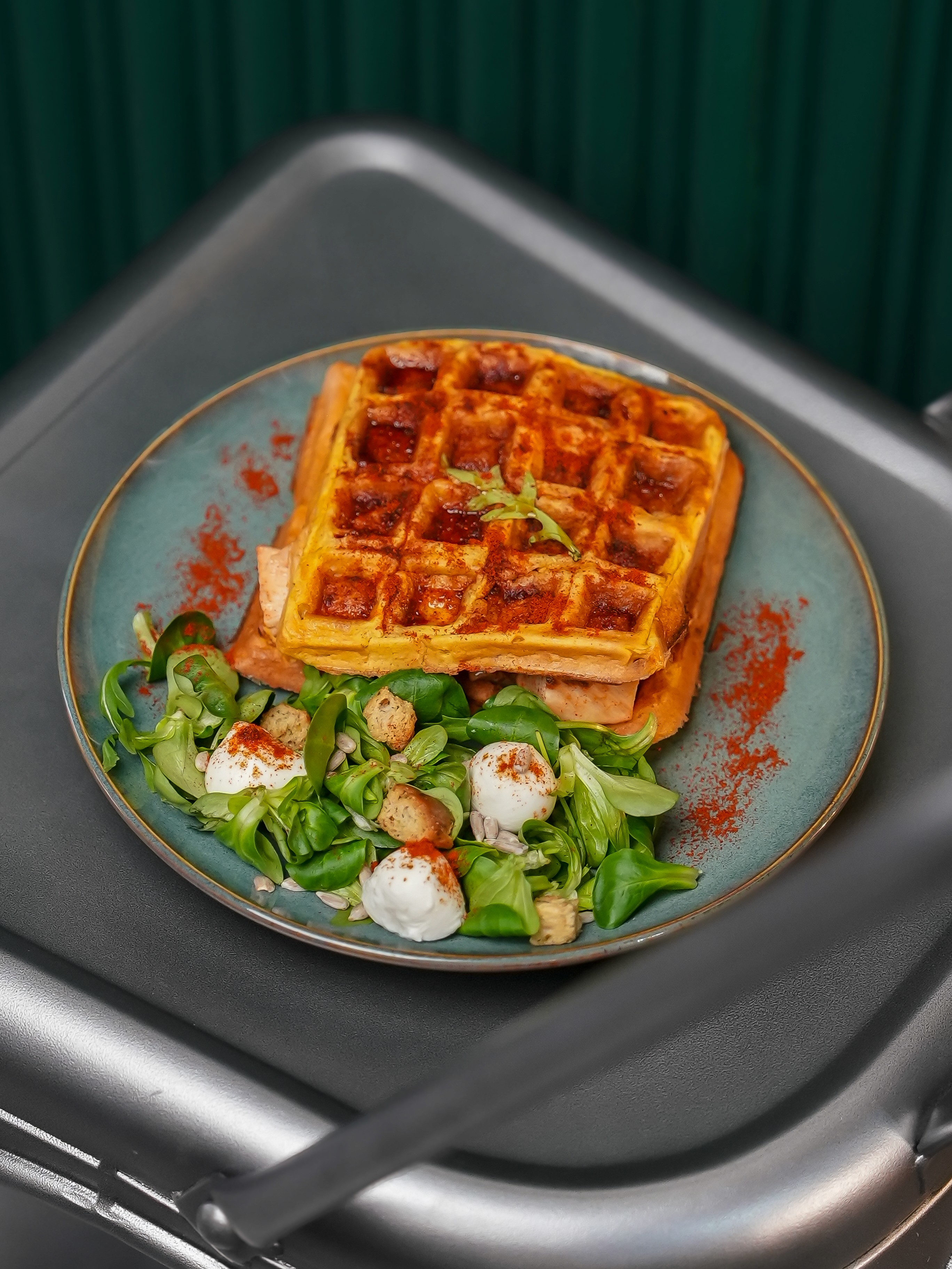 Roasted cauliflowe bites