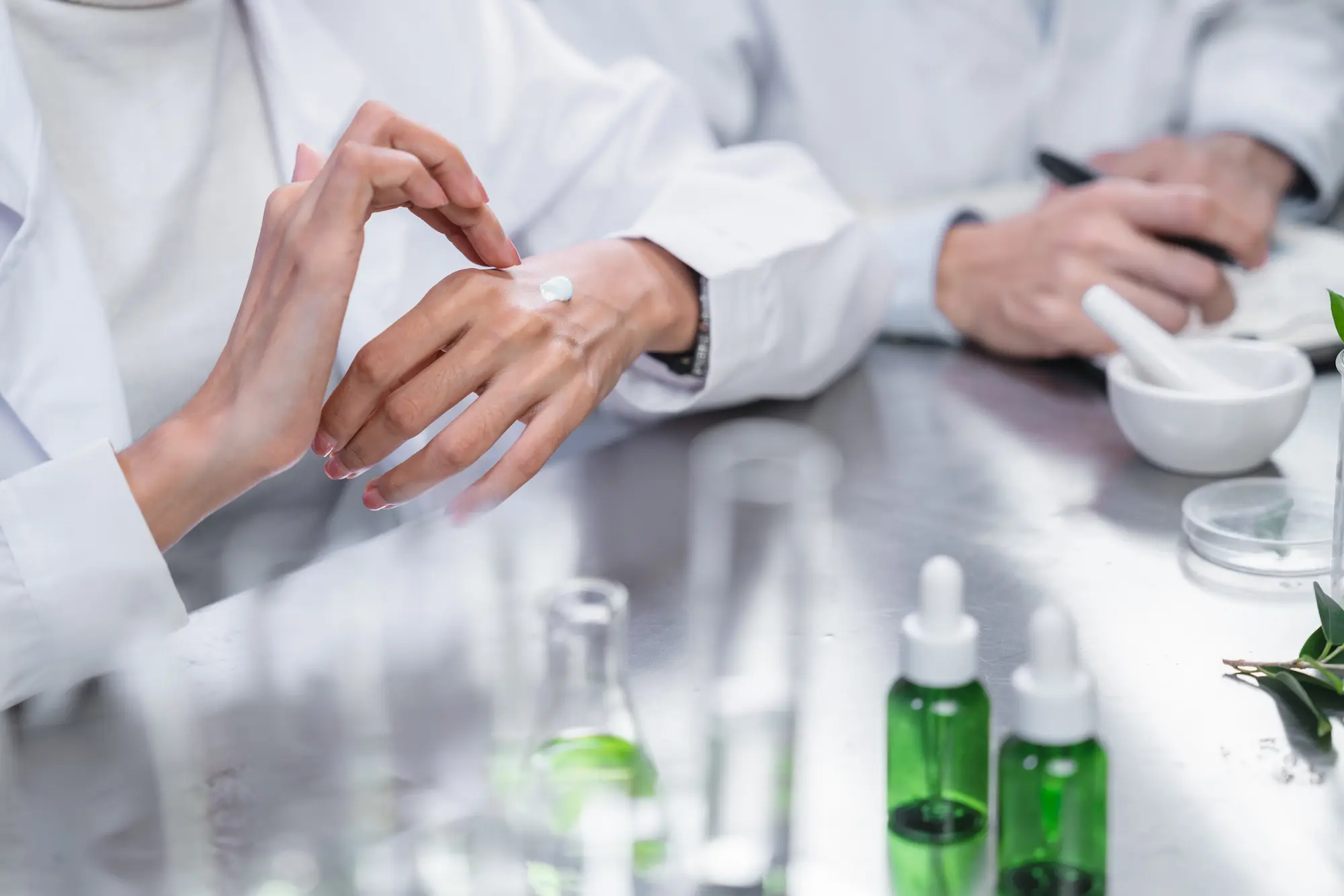 Máster en Cosmética y Dermofarmacia 2026: salidas y sueldo