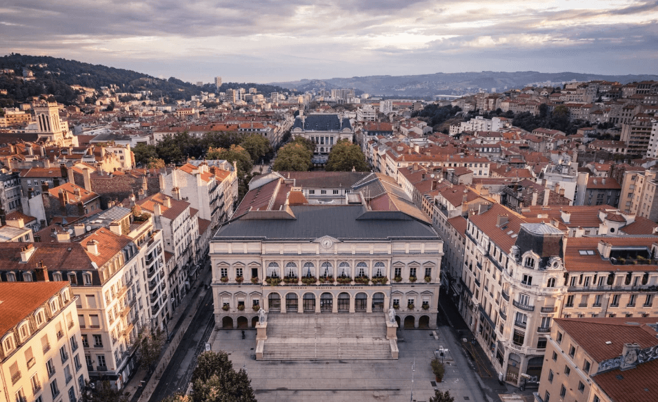 Photo de Saint-Étienne où Solarock installe des panneaux photovoltaïques pour les particuliers et les professionnels.