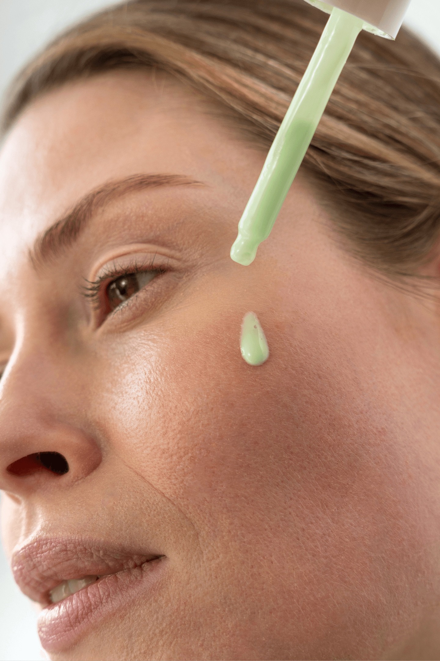 Sesja Skin Mission – aplikacja serum na skórę twarzy