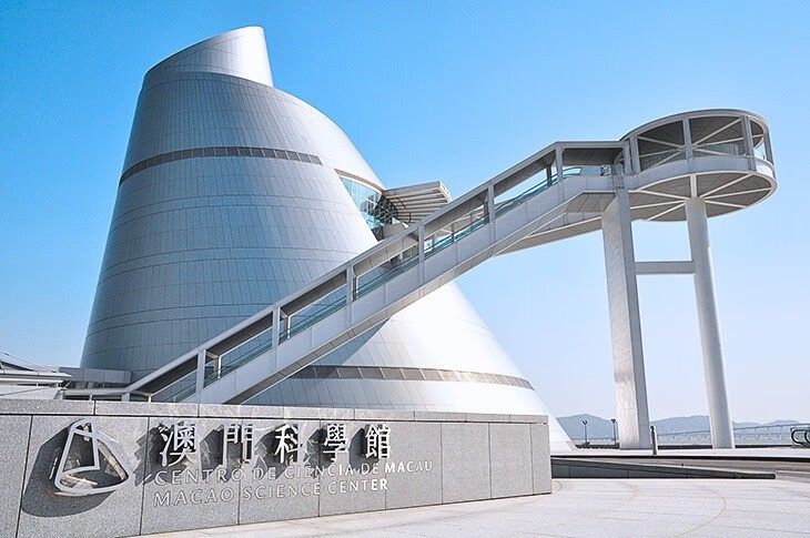 BW Design Centre 是一支擁有16年豐富經驗的專業設計團隊，我們專注於社區設計，致力打造更好社區環境。我們的服務涵蓋多個領域，包括醫療安老、教育空間、NGO非牟利組織、藝術設計、宗教團體、社區美化，以及環保ESG項目。我們透過專業工程和設計方案，從初步概念到完整執行，提供一站式服務，幫助客戶提升品牌形象，實現空間轉型，優化您的社區空間！無論是改善社區設施或推動可持續發展，我們都以創新和實用為本，確保每個項目都帶來實質價值。