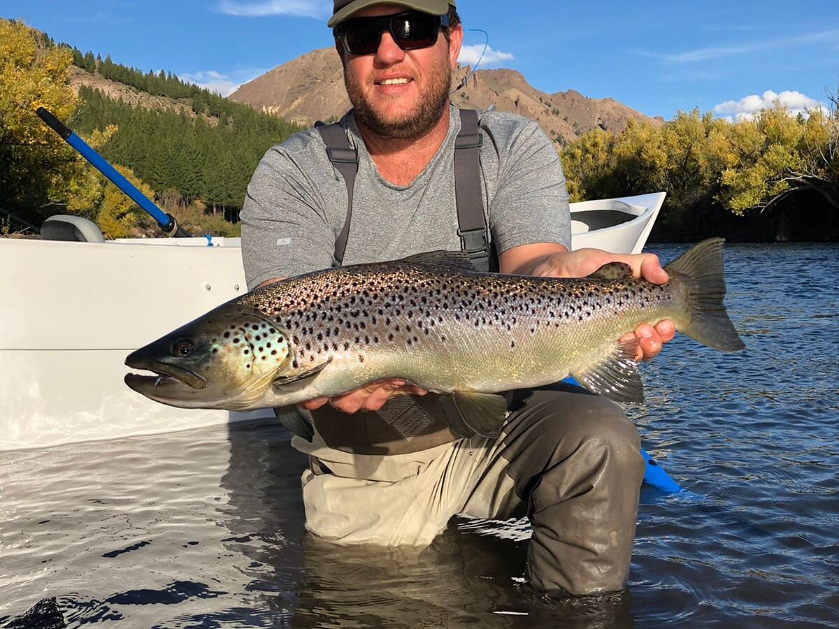 Book your fly fishing trip on the Tiber River in Tuscany, central Italy. Catch trout in stunning waters and enjoy local gourmet food and wine. Learn advanced fishing techniques from expert guides. Ideal for a fishing and culinary adventure.