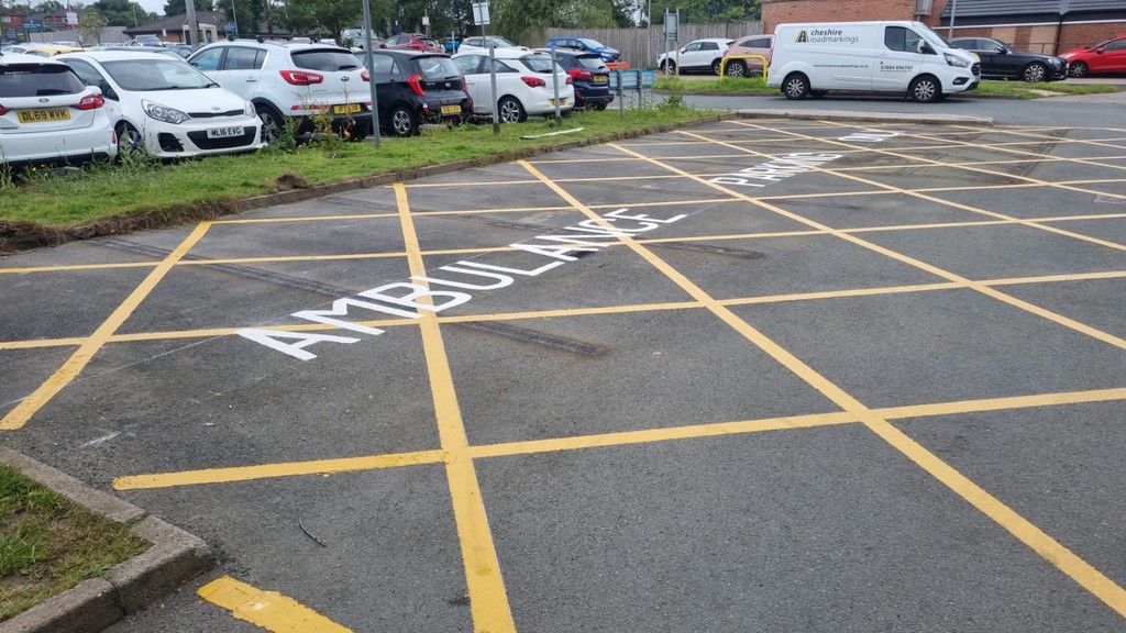 Double yellow line painting in manchester