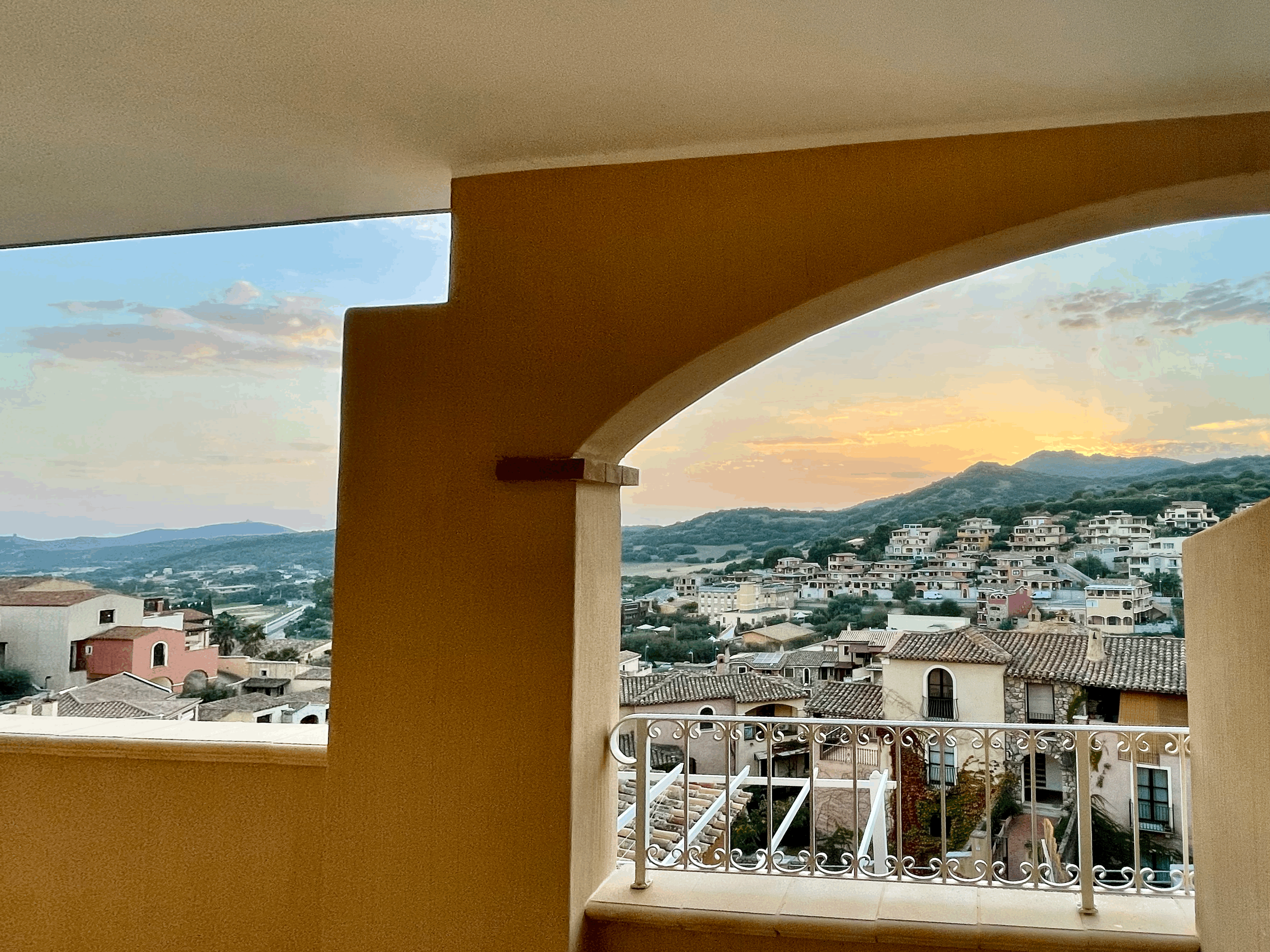 Vista tramonto dal terrazzino della zona notte del Trilocale Shardana Superior