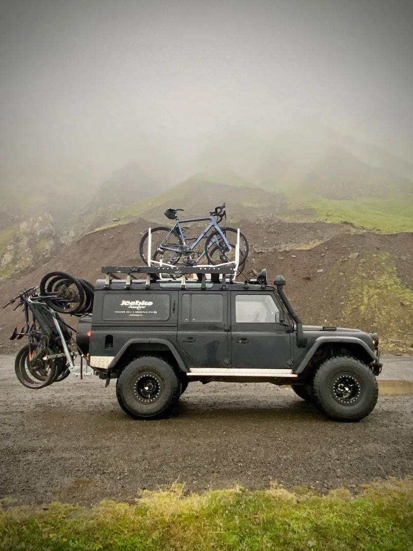 Black landrover defender with northshore bikerack and bike on top