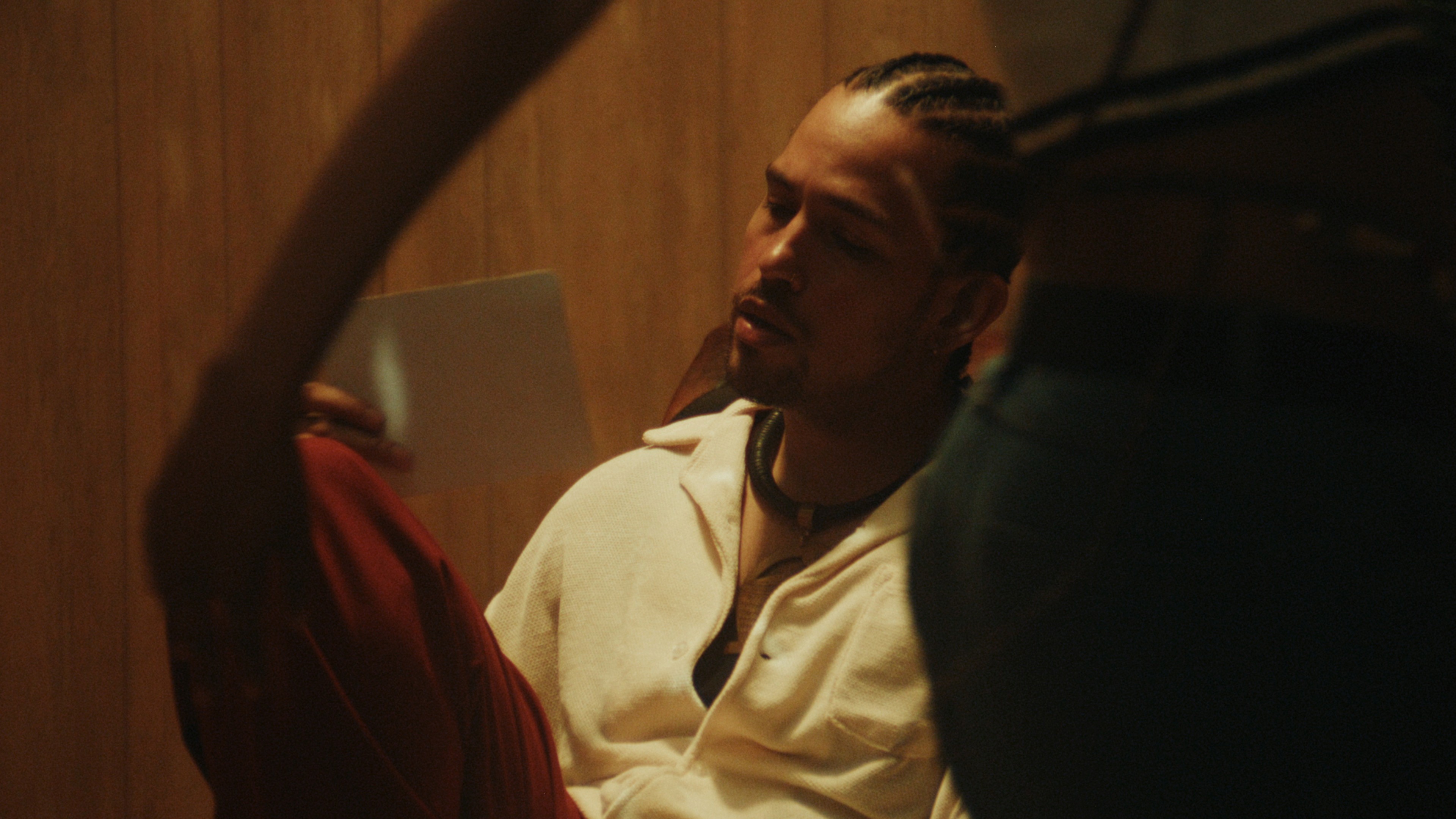 Still from Diáspora, a music video for Nombe (2025).