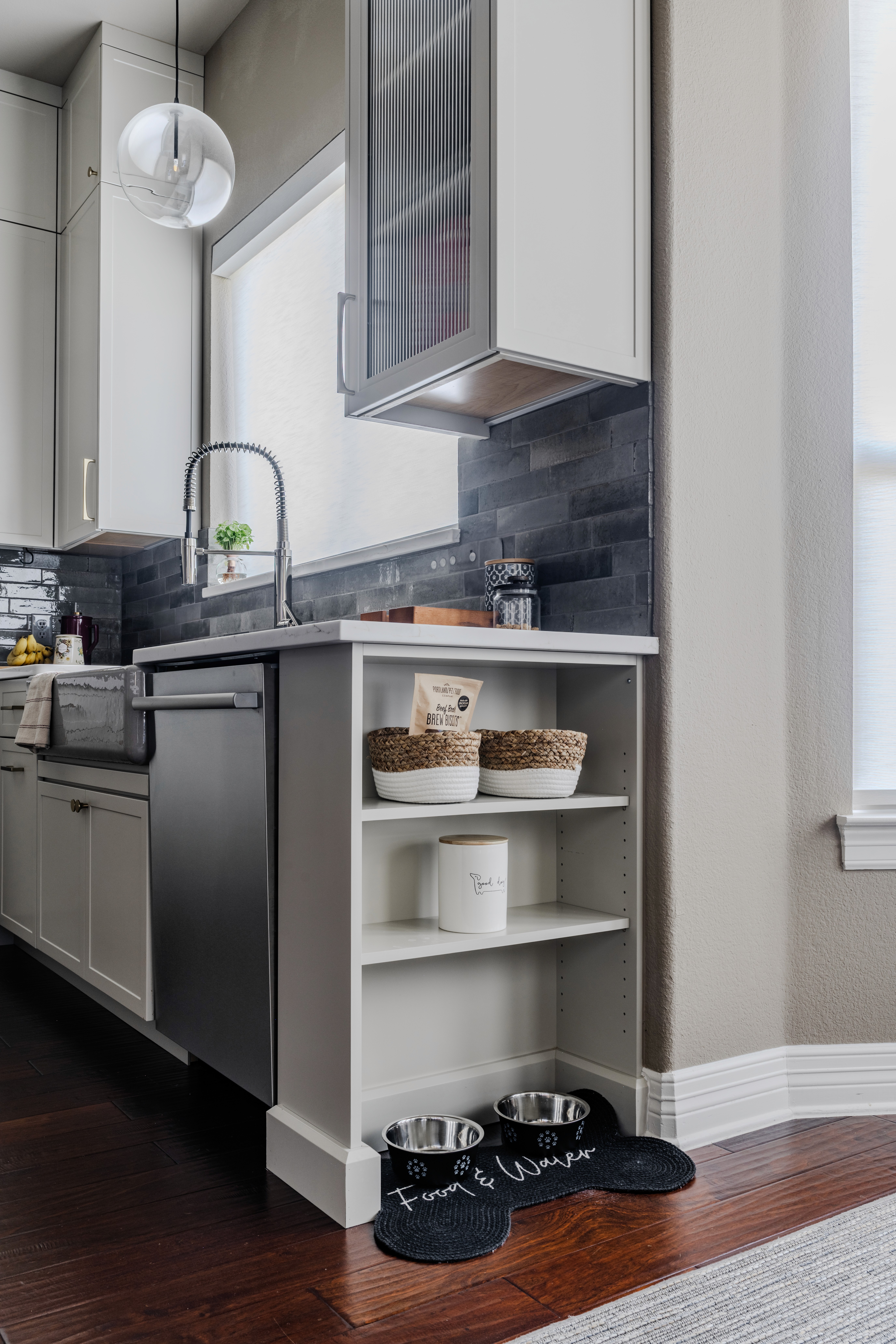 Turnbuoy: Stained cabinets with painted cabinets