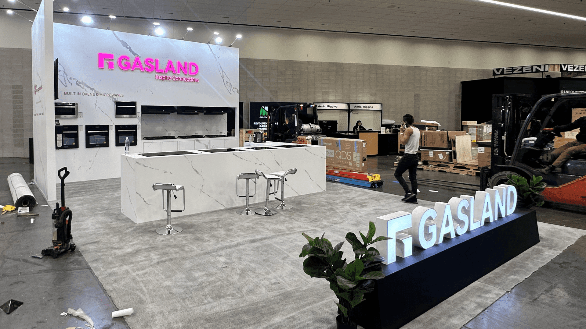 20x20 kitchen and bath trade show booth with cabinet and fixture display in structured interior layout
