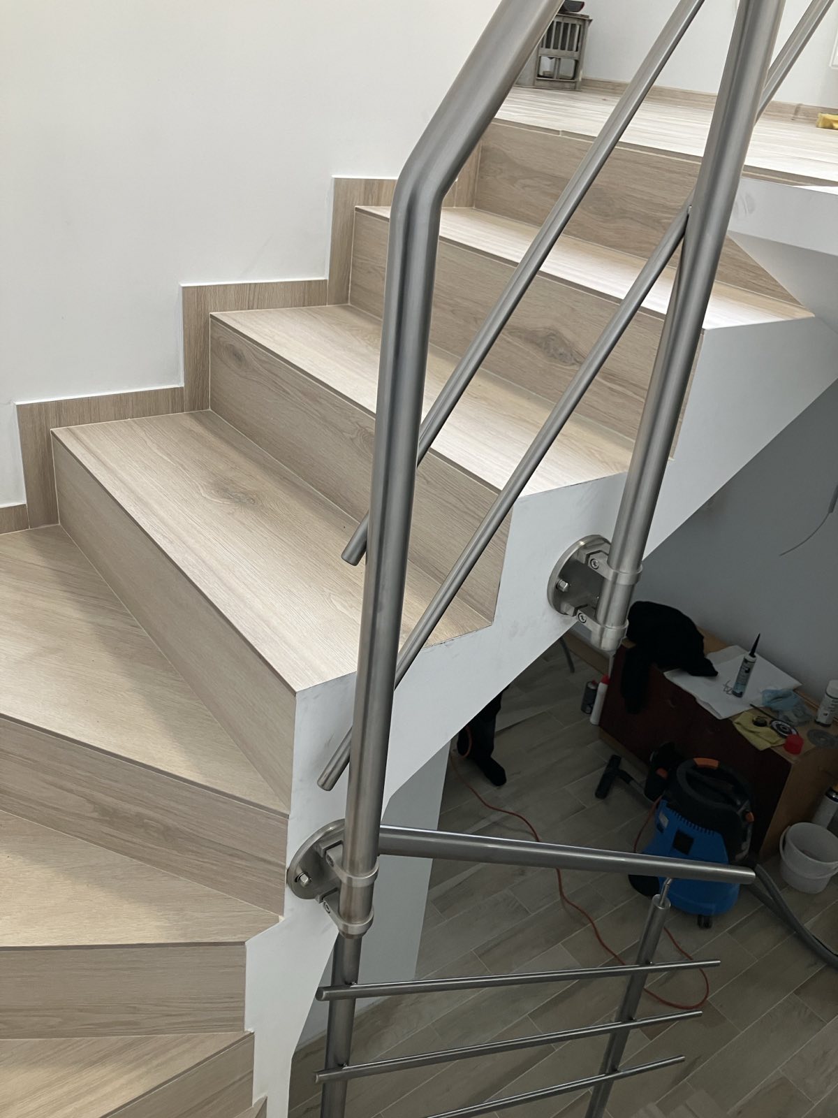 Nerezové zábradlí s vodorovnou výplní