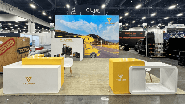 This booth format gives priority to long-range vehicle sightlines, clearer entry angles, and a stronger first impression from the aisle.