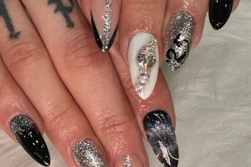 nails with christmas designs