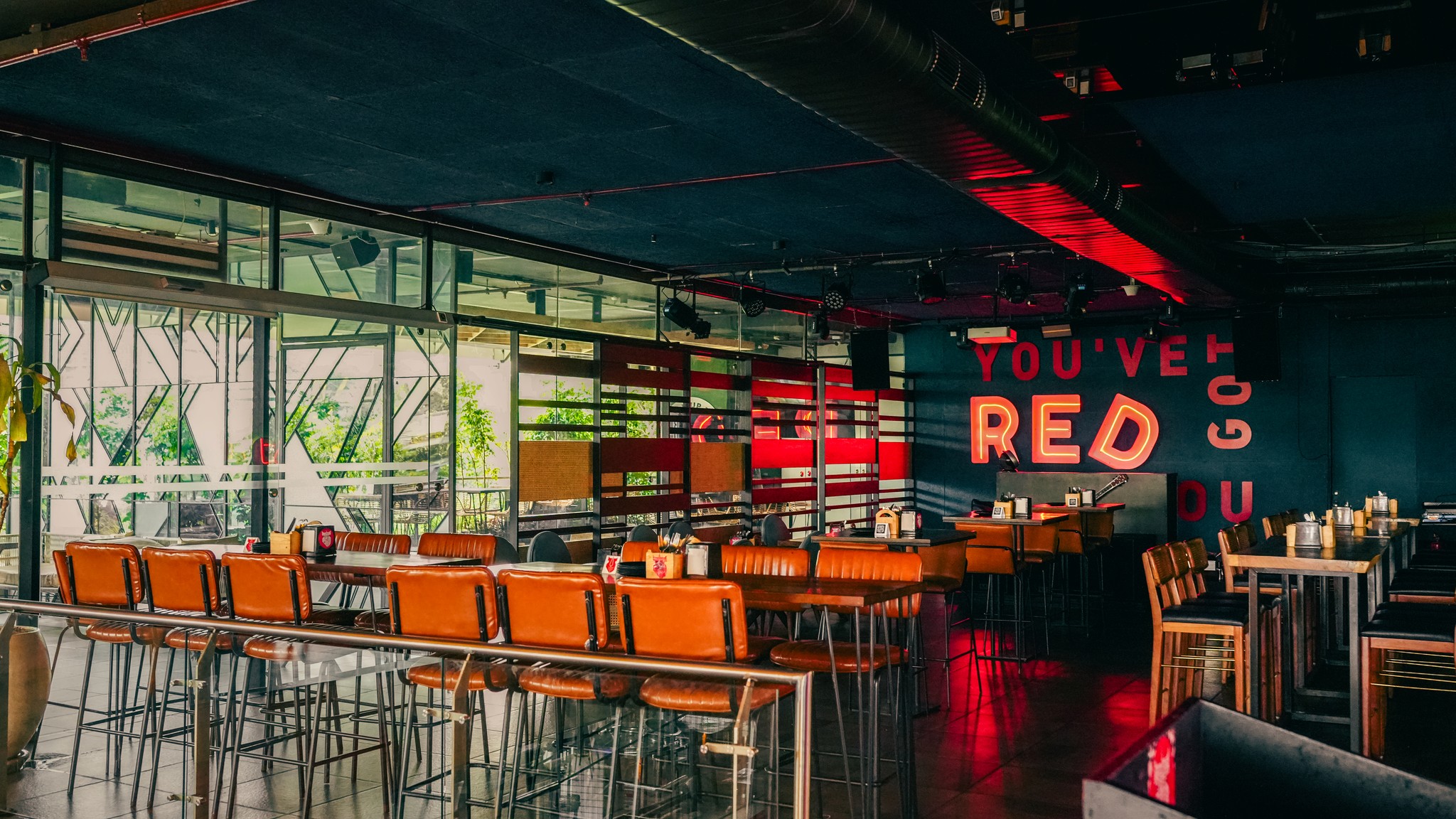 red-rhino-brewery-bar-seating