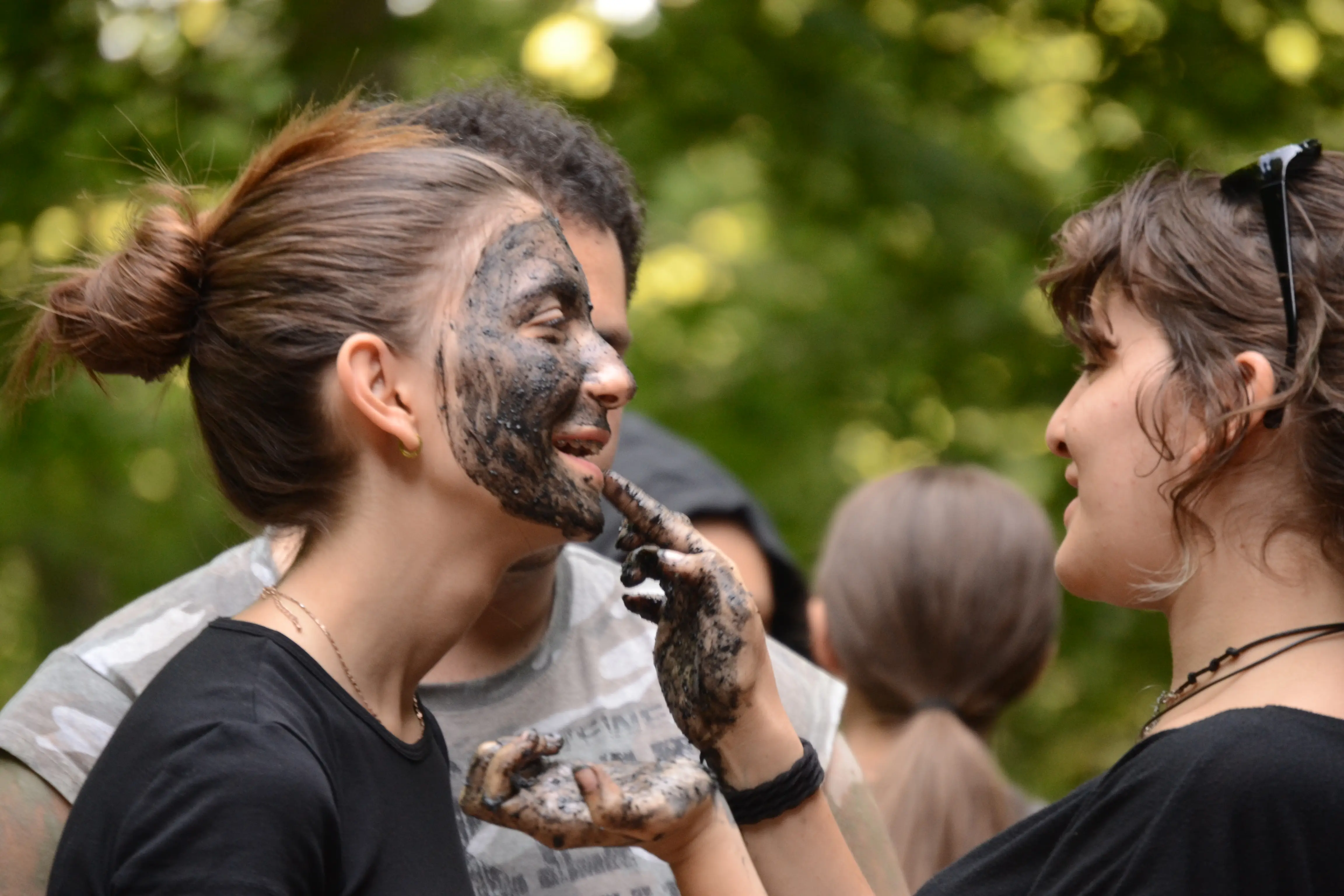 Andrea Modesti, istruttore di survival e bushcraft, esperto in campi avventura per ragazzi e corsi di sopravvivenza outdoor