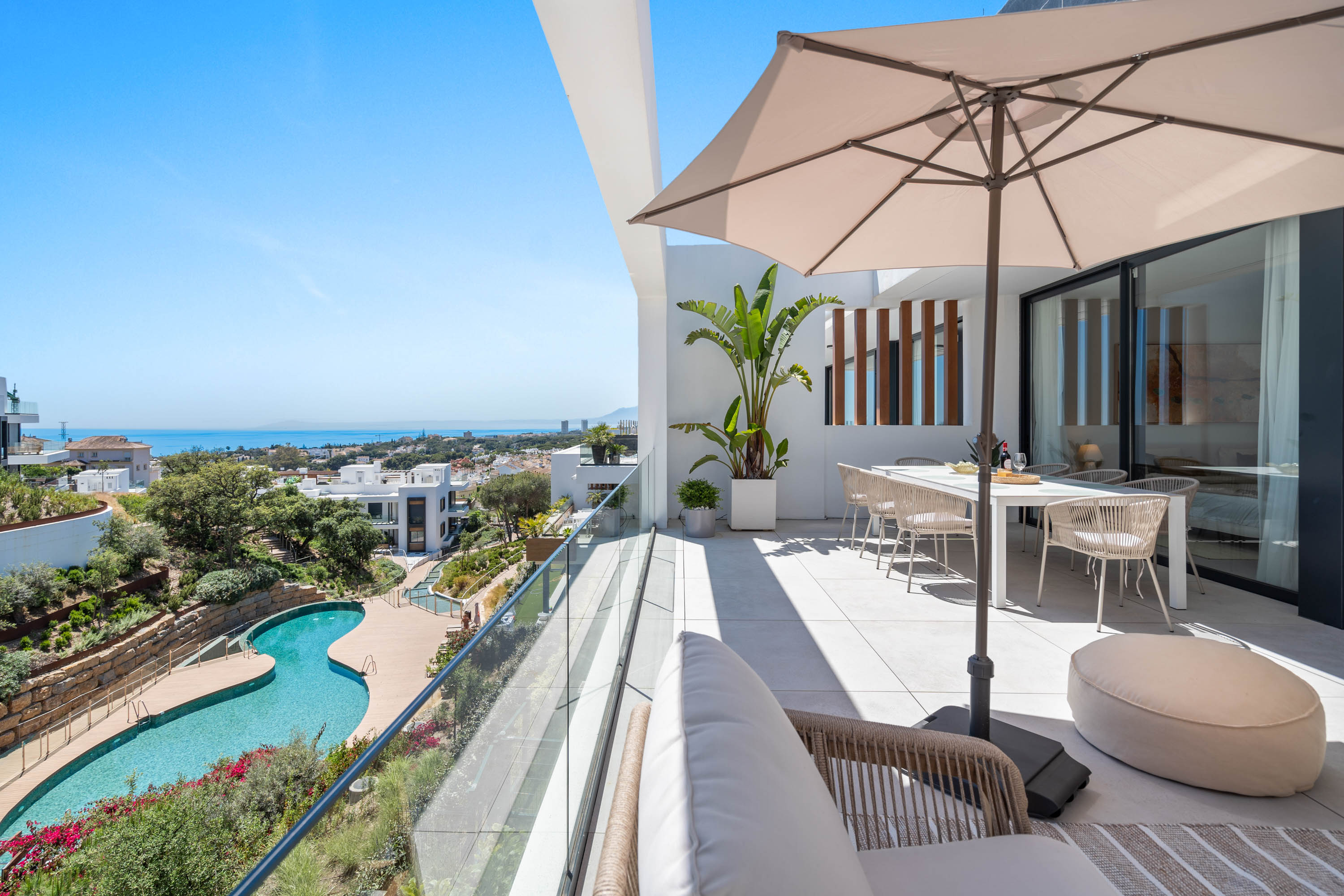 holiday duplex in Marbella with pool, sea view and all the luxury amenities