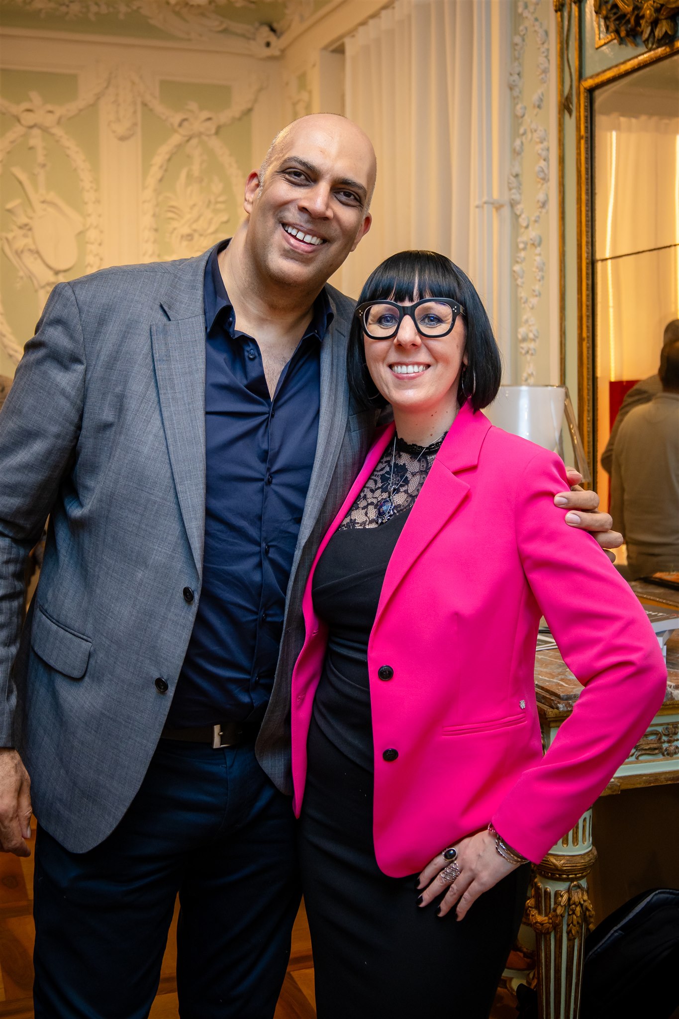 Author posing with guest at Recht KI book launch event in Zurich