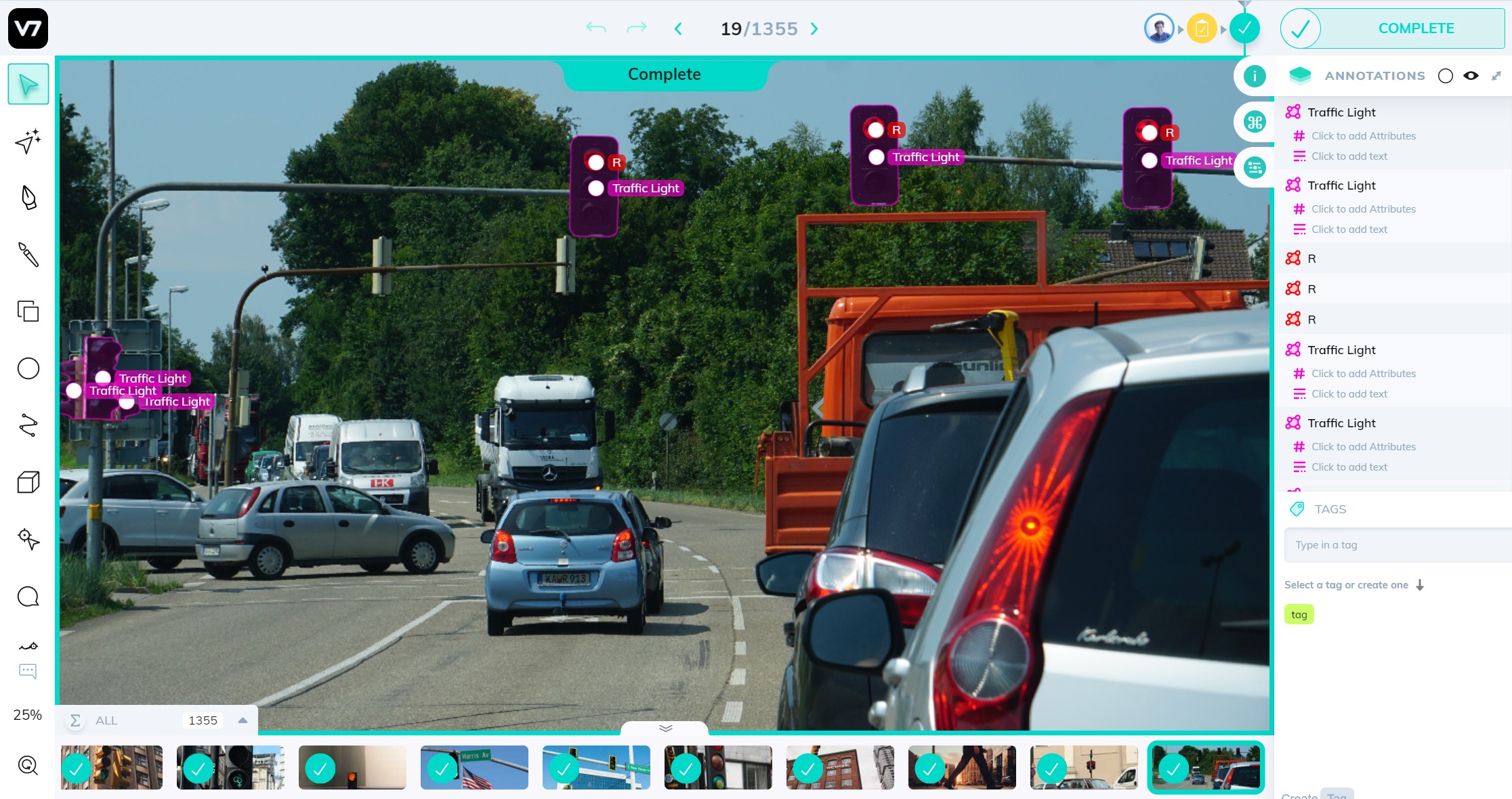 Traffic lights image annotation with V7