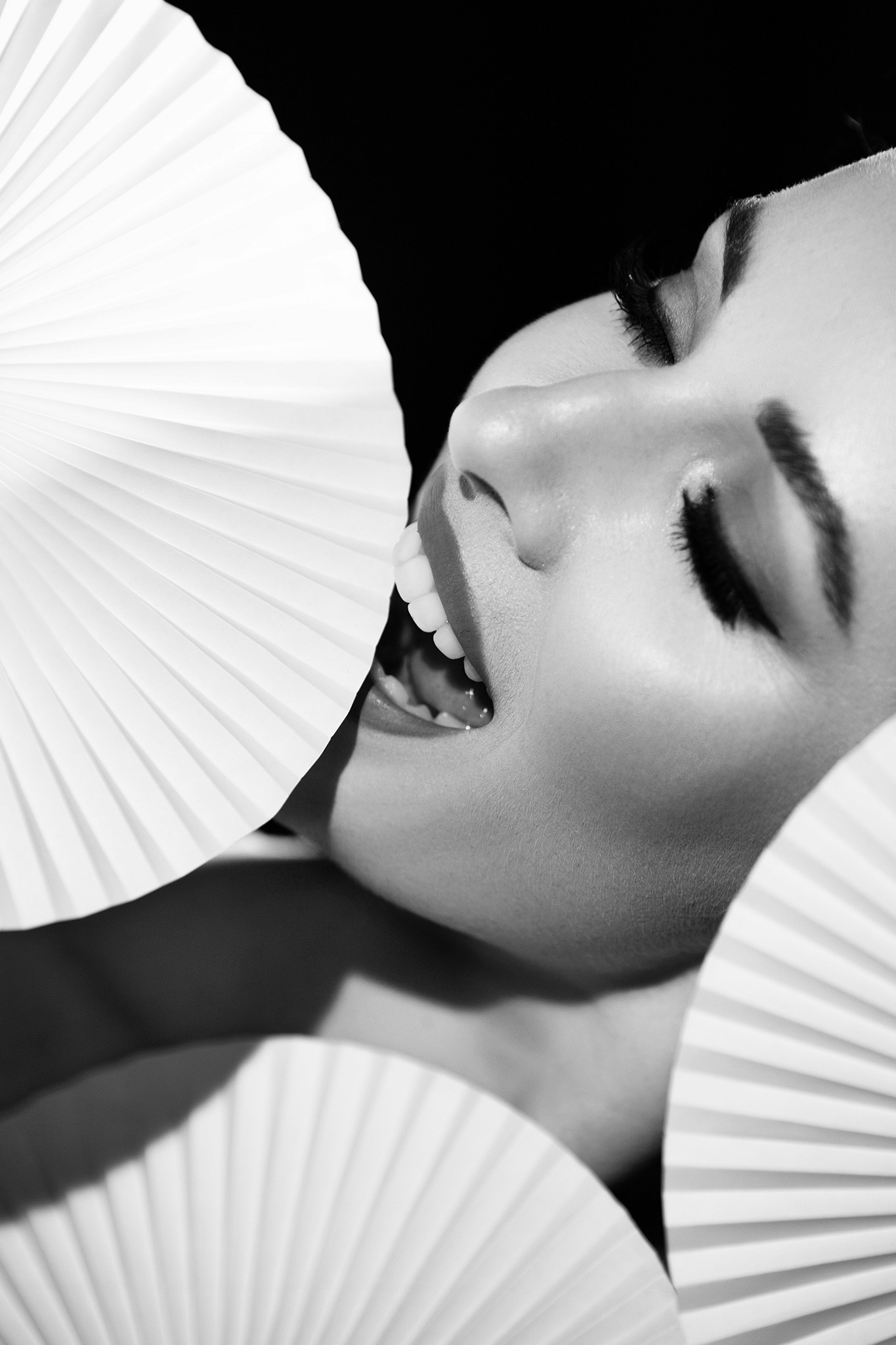 Woman with a Japanese fan, play of light, artistic shot - The Fan - Agnieszka Czyzkowska Photography