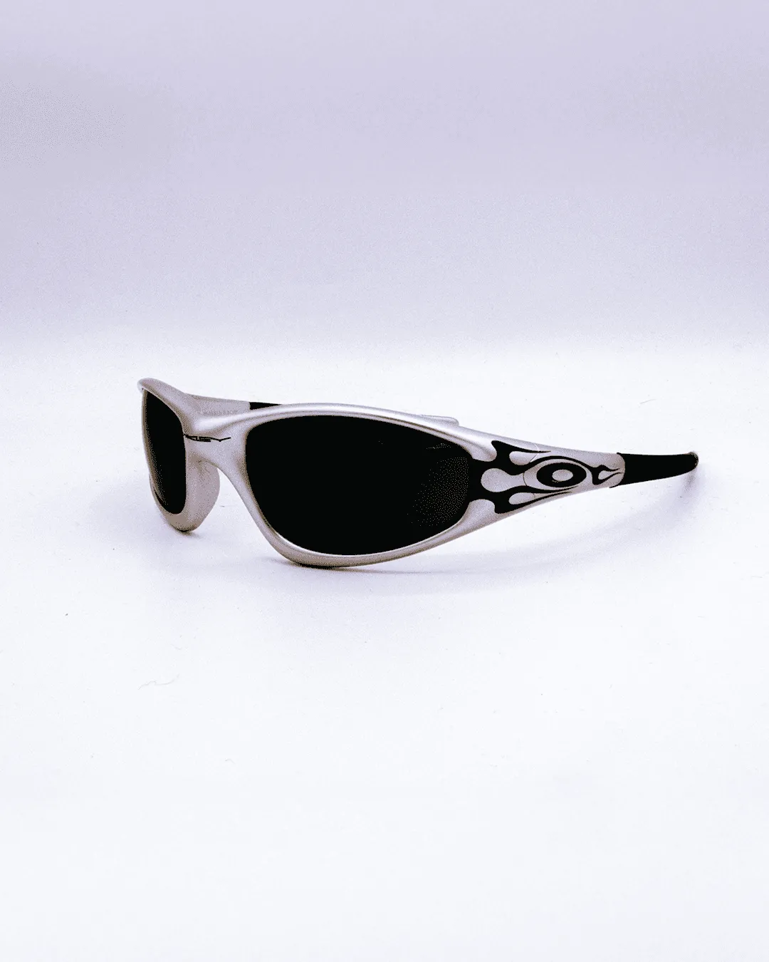 Mise Mise en valeur détails produits des lunettes de soleil sport Oakley.