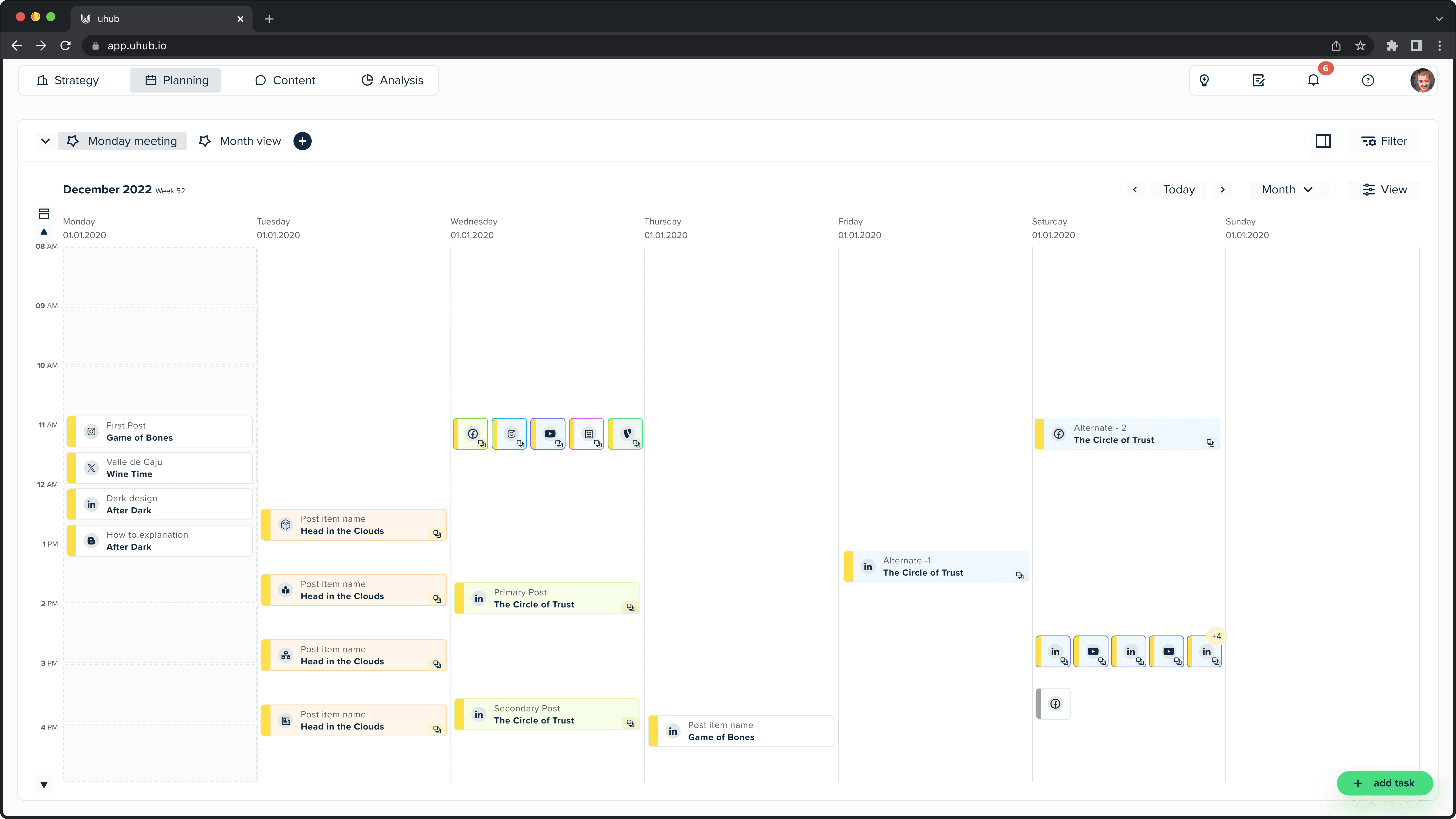 Planungskalender-Oberfläche auf uhub.io zur effizienten Verwaltung und Planung von Inhalten mit einem wöchentlichen Zeitplan, der die Organisation und Strategie von Social-Media-Posts unterstützt