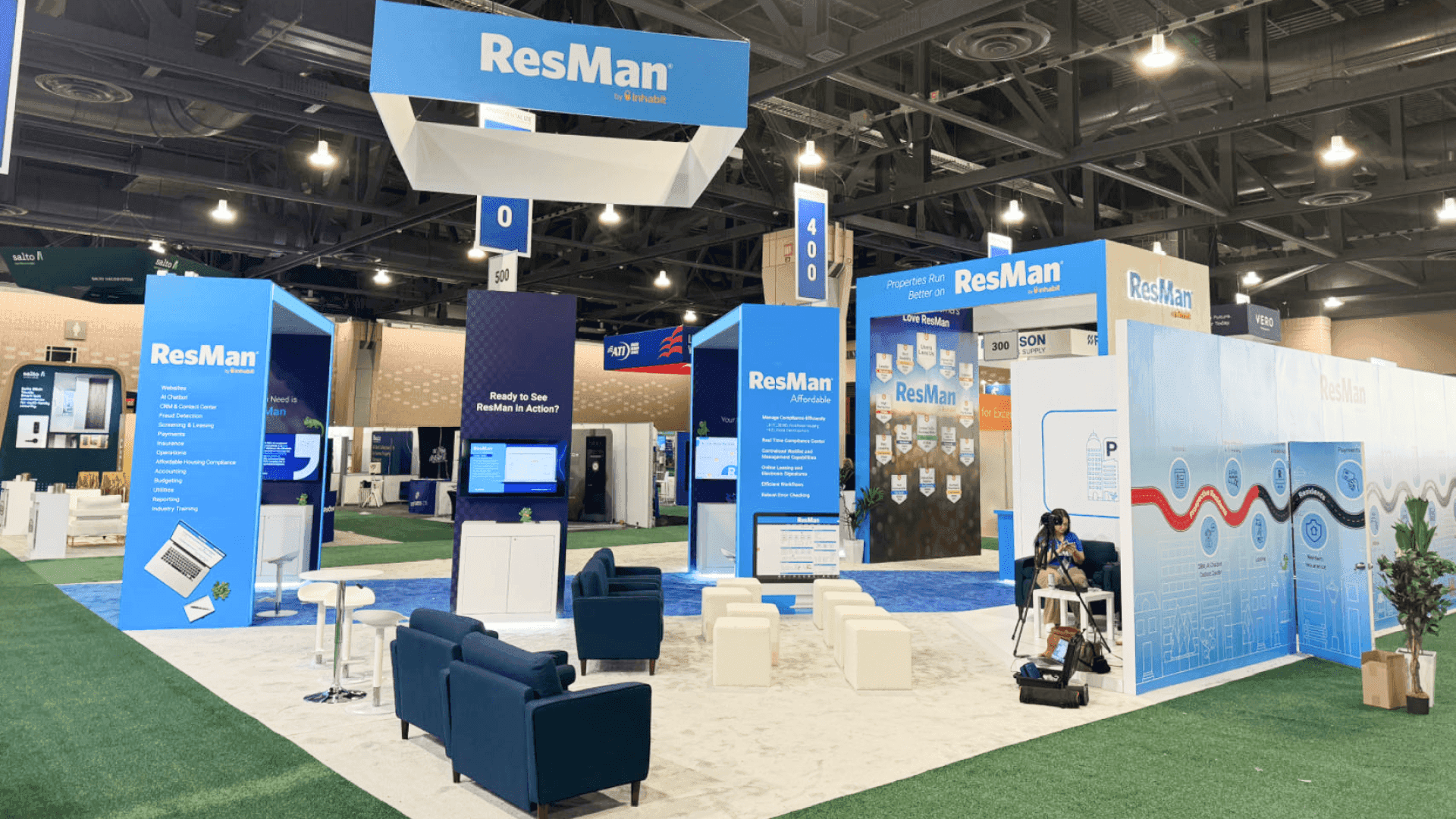 30x30 mobile technology trade show booth with network system display and multi-screen demo environment