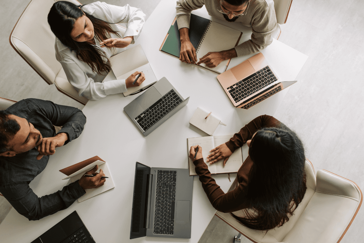 Team creativo e strategico: le figure chiave in uno studio di comunicazione