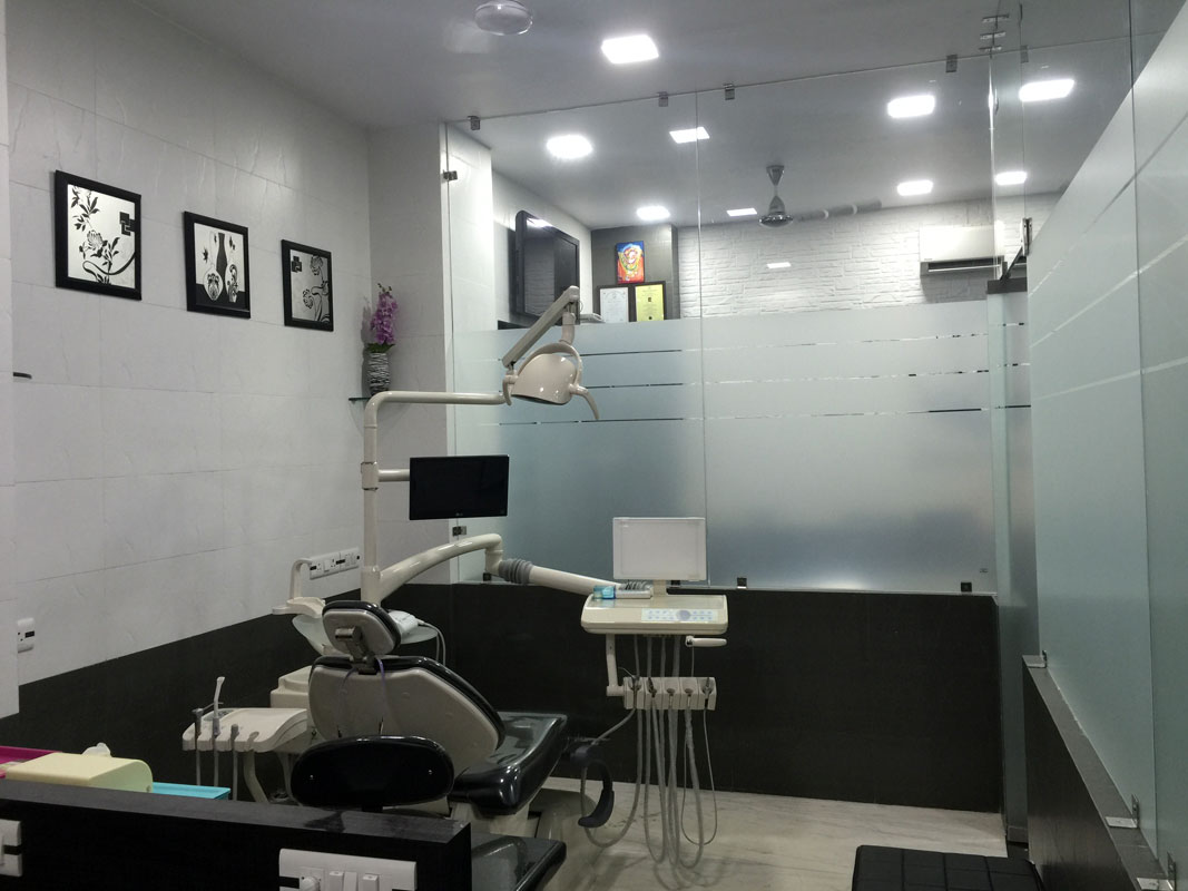 Patient consultation and diagnosis room at Dentistree Kolkata.
