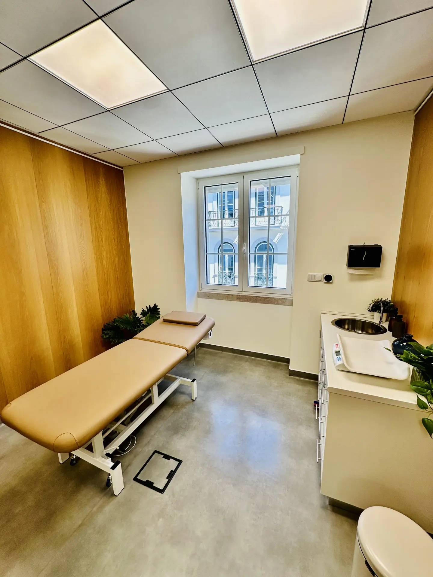 An examination room at TejoMed Lisbon