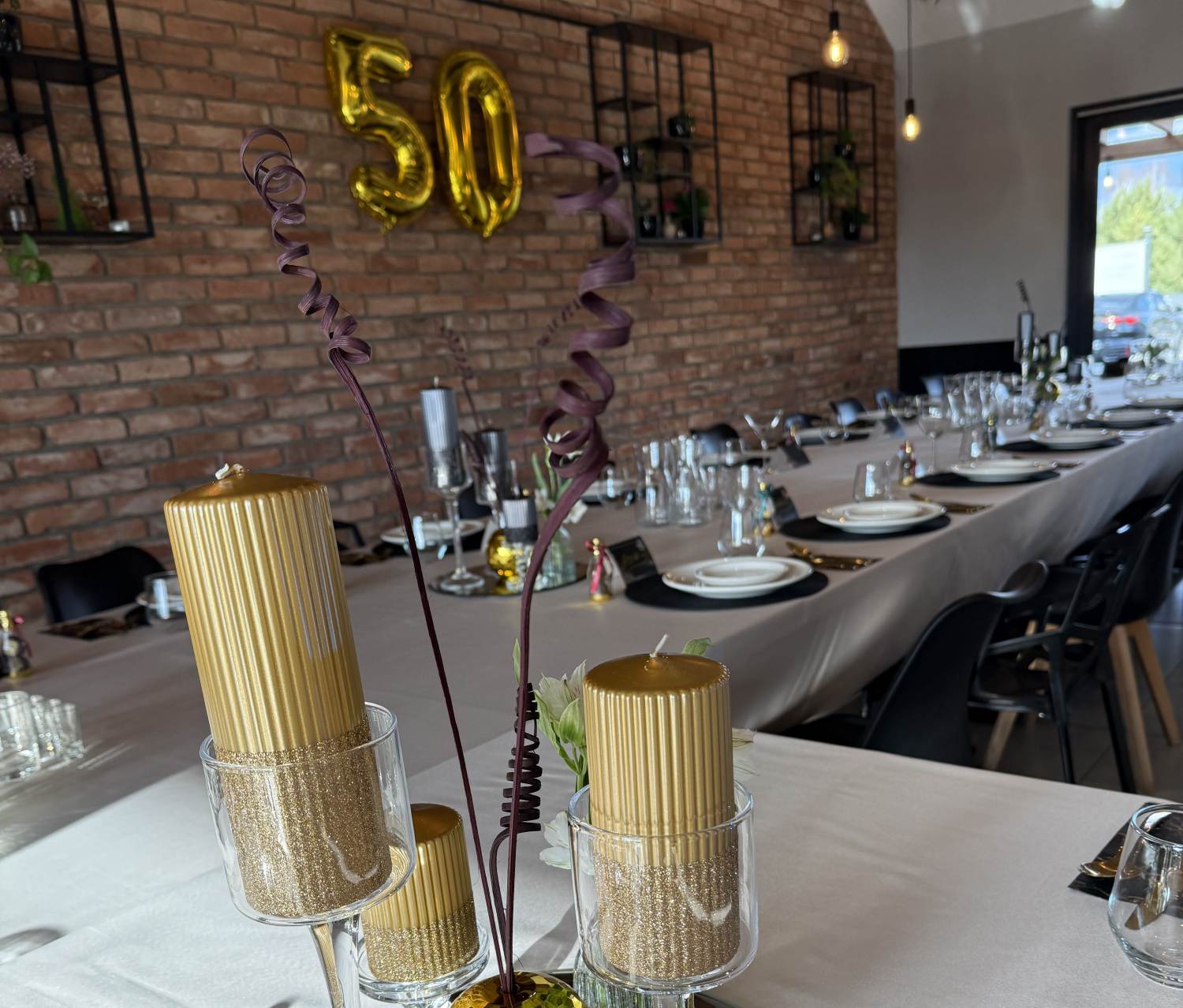 dekoracja stołu na przyjęcie rodzinne