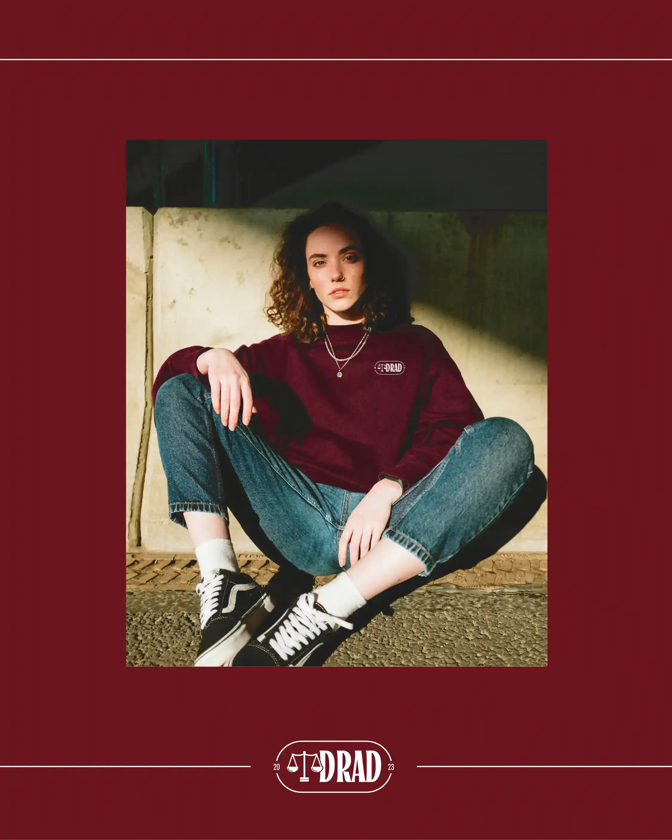 Sweat bordeaux DRAD porté par une femme