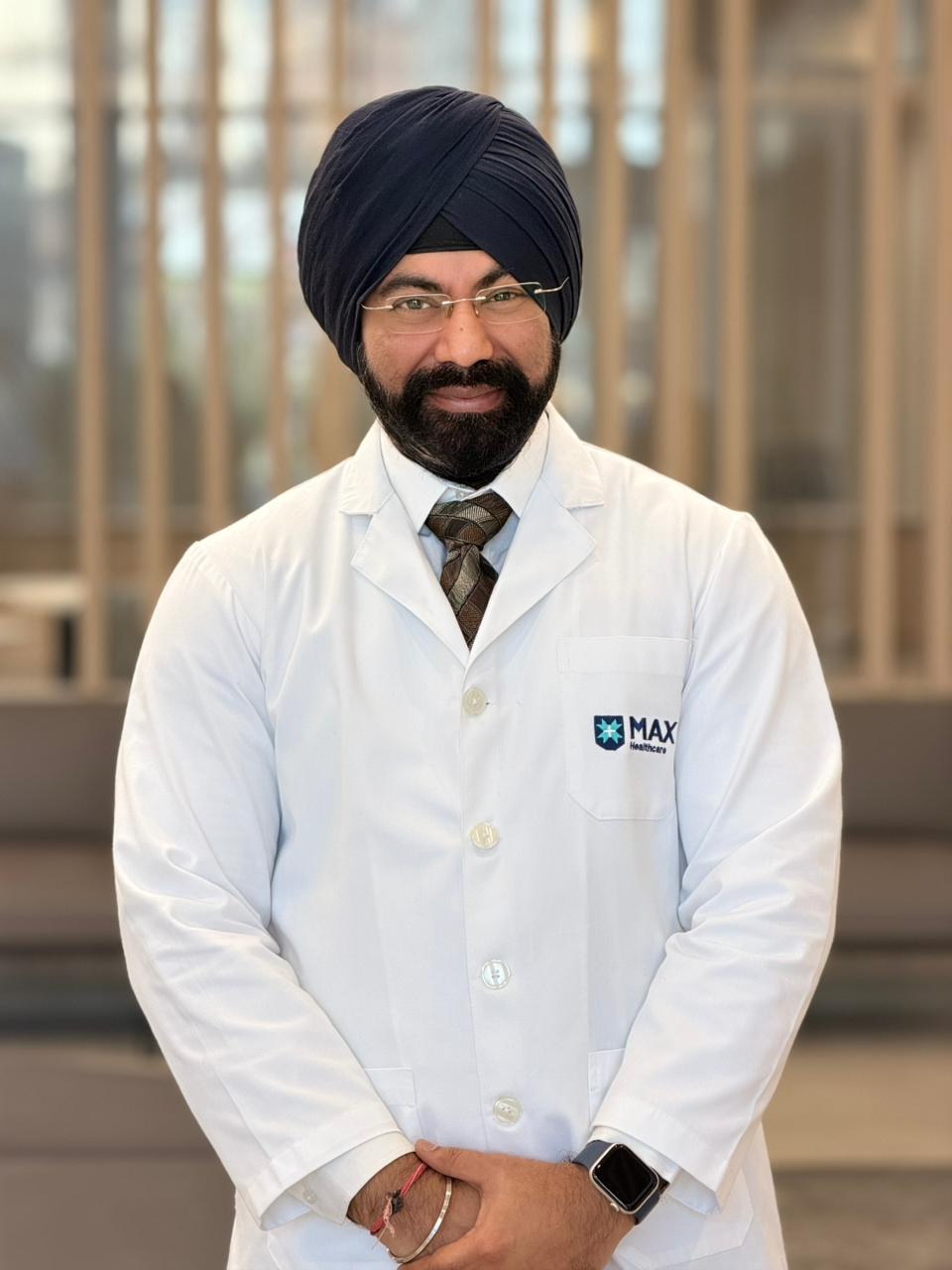 Dr Manpreet से लॉजिस्टिक्स और इंश्योरेंस मदद के लिए संपर्क करें