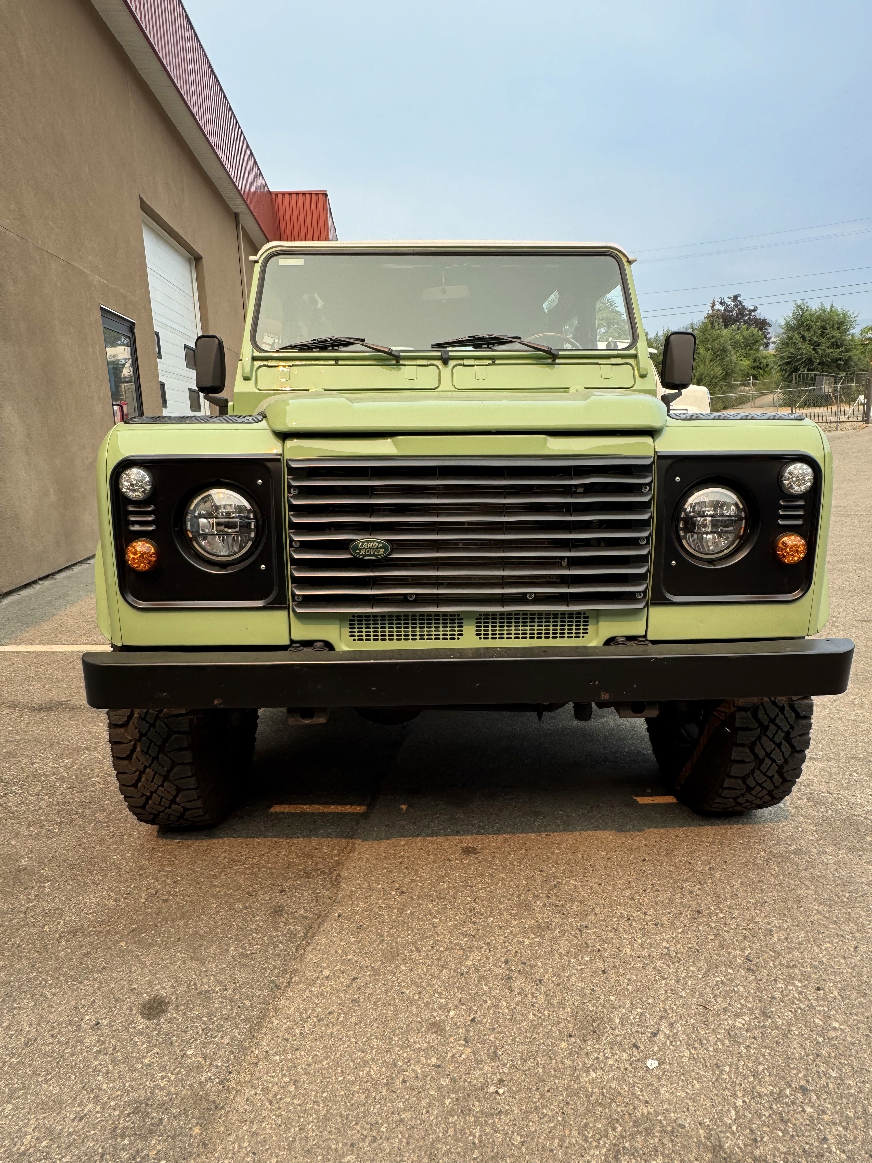 Land Rover Defender 110 2001 photo 3